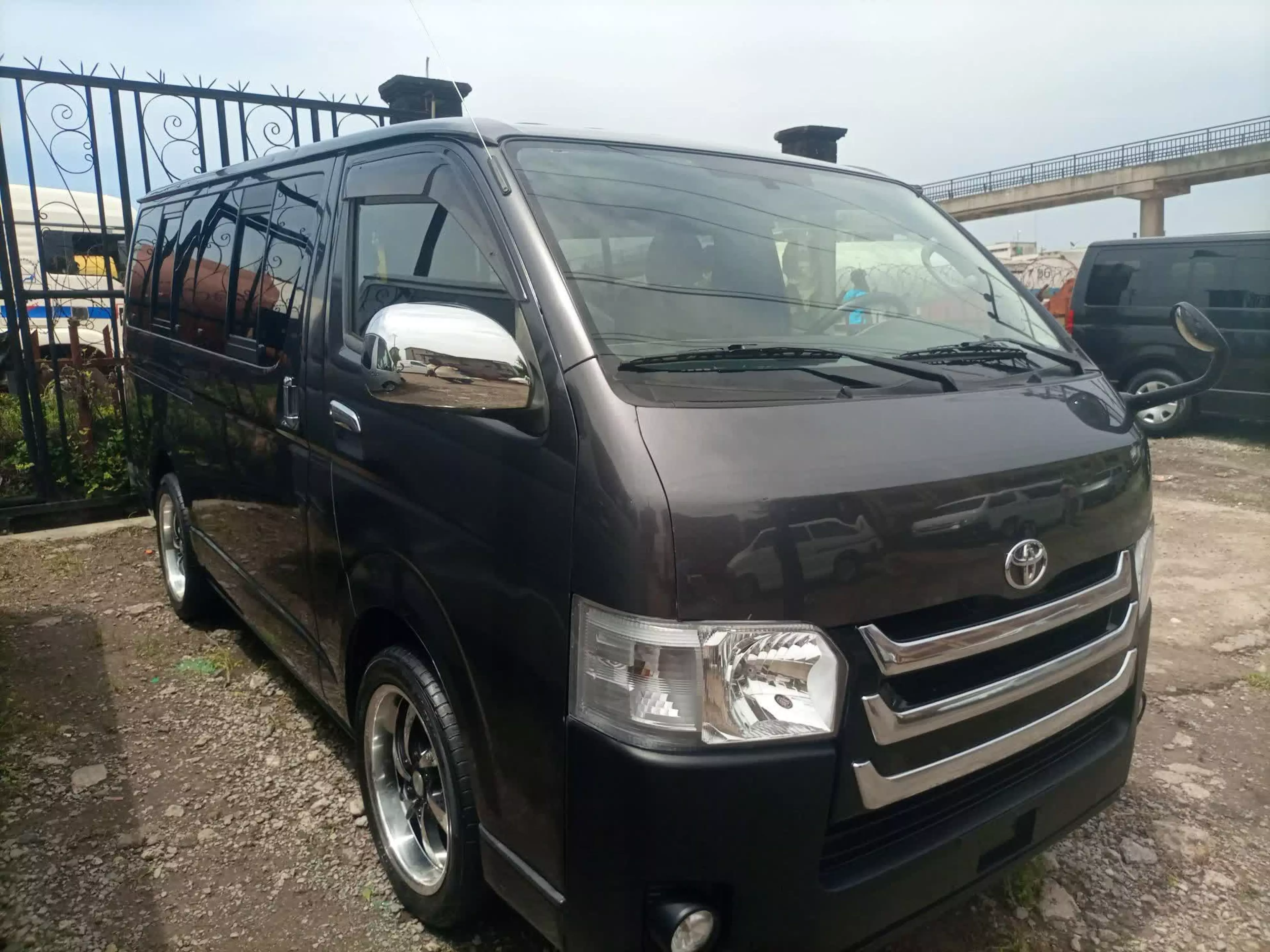 Toyota Hiace - 2011