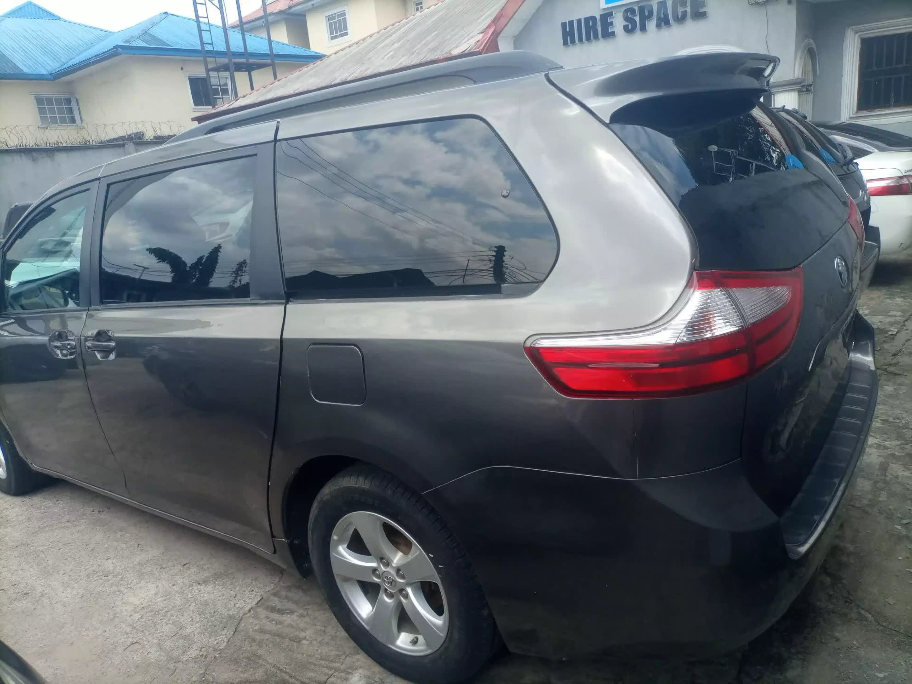 Toyota Sienna   - 2017