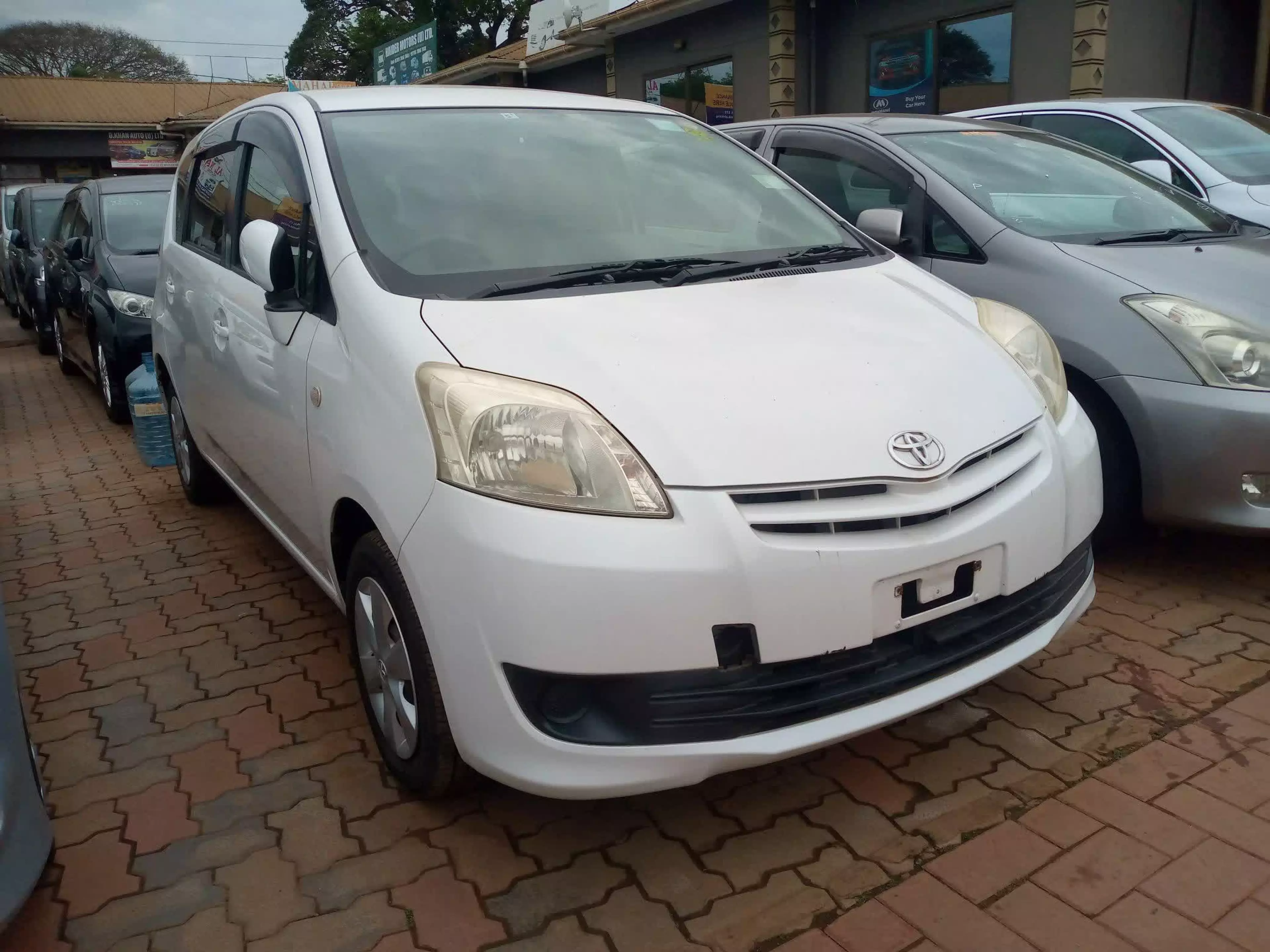 Toyota Passo Sette - 2009