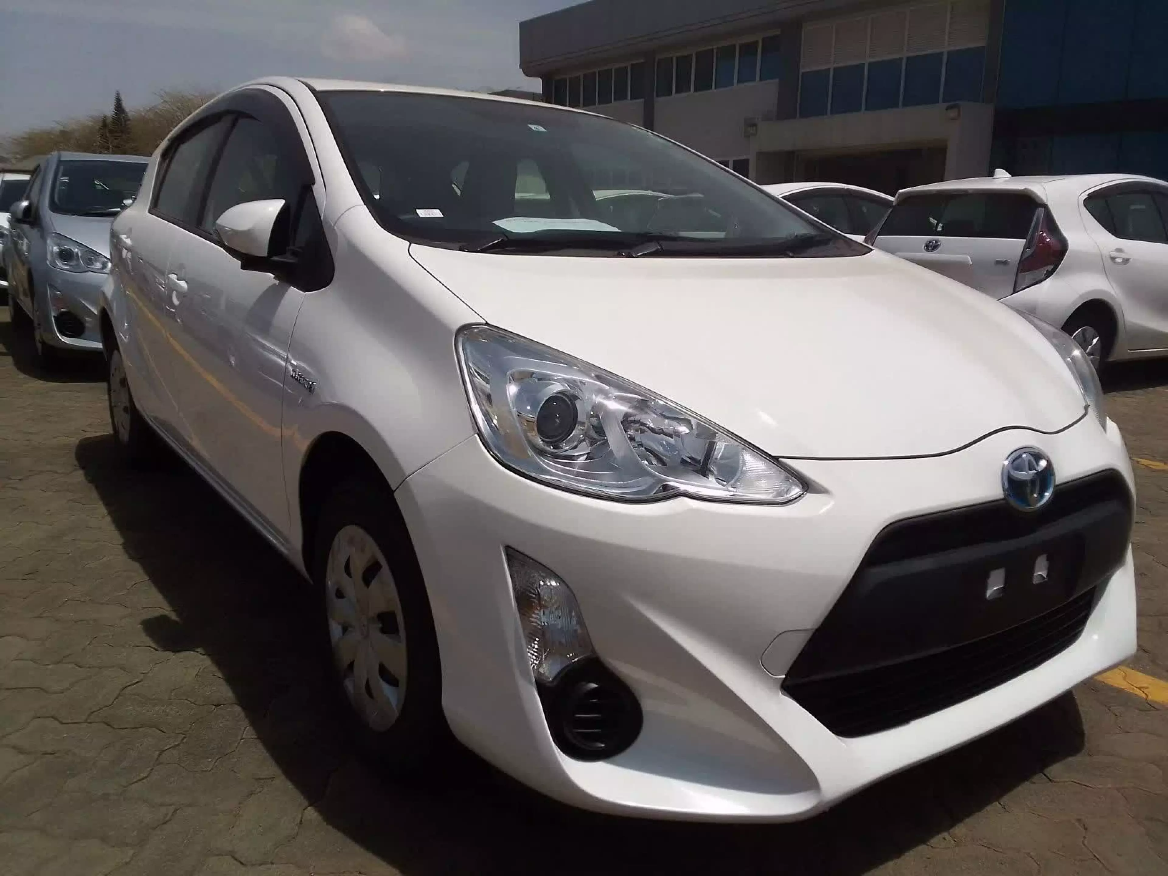 Toyota Aqua Hybrid - 2015