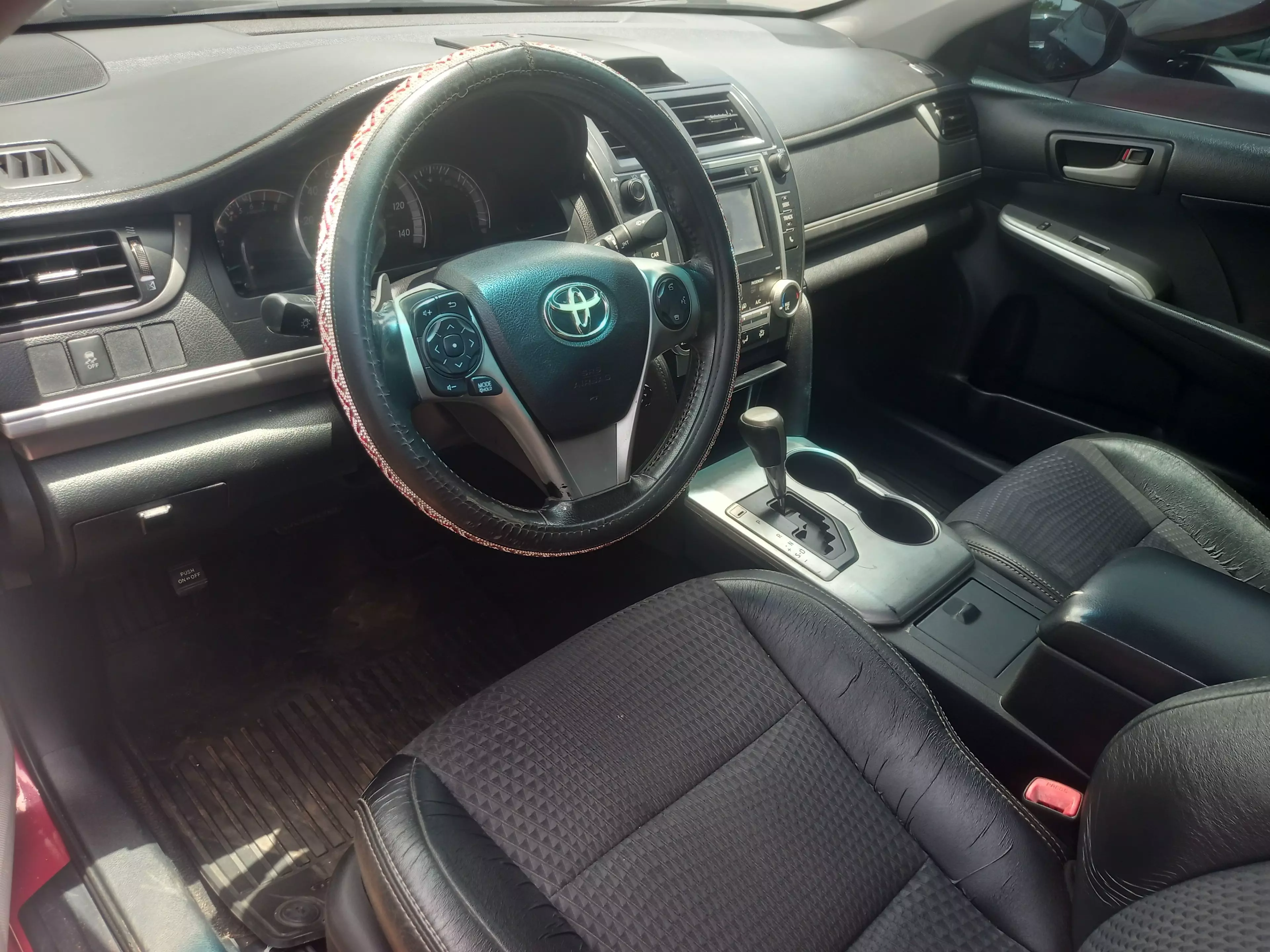 Toyota Camry   - 2014