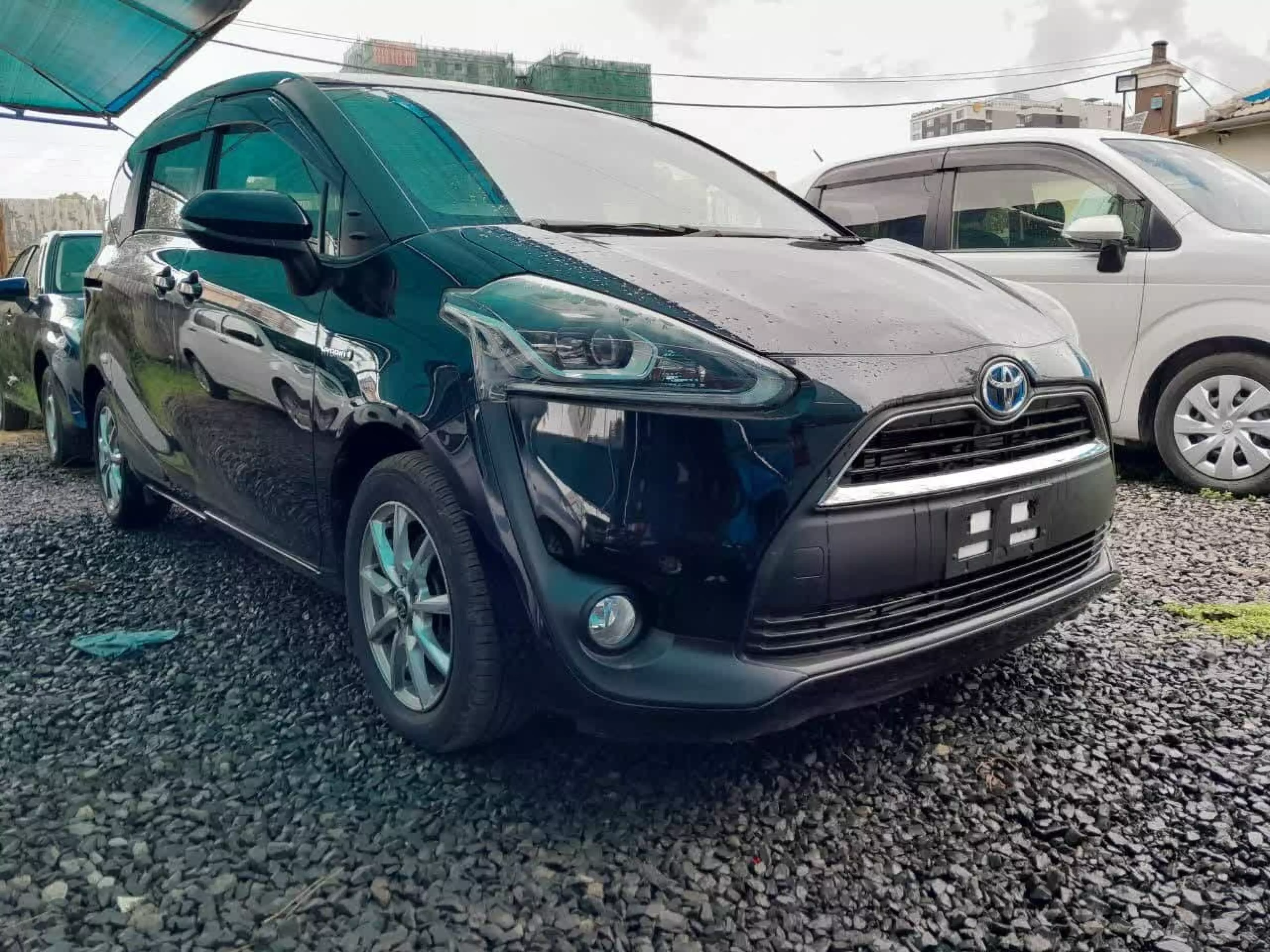 Toyota Sienta Hybrid  - 2015