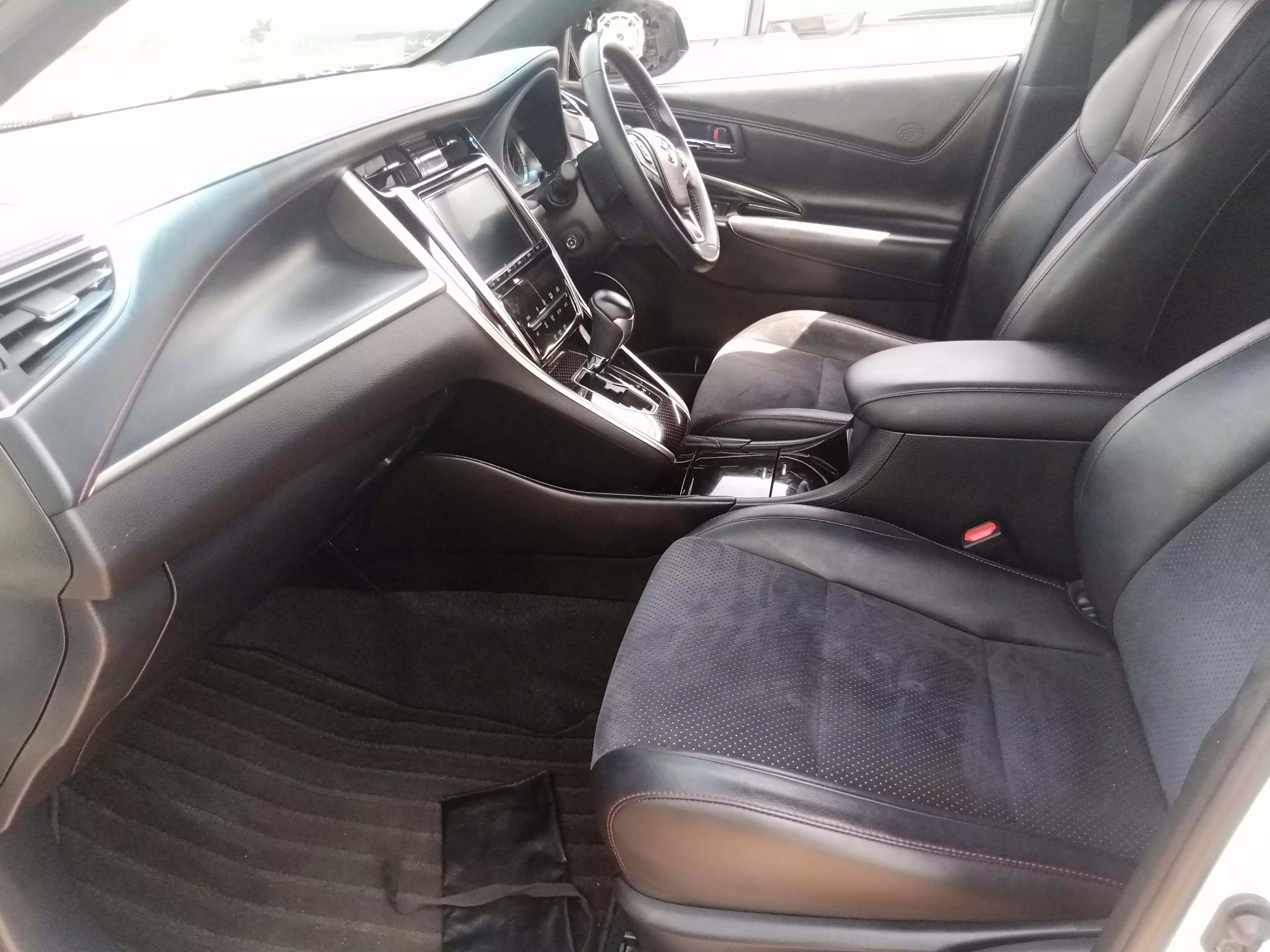 Toyota Harrier   - 2017