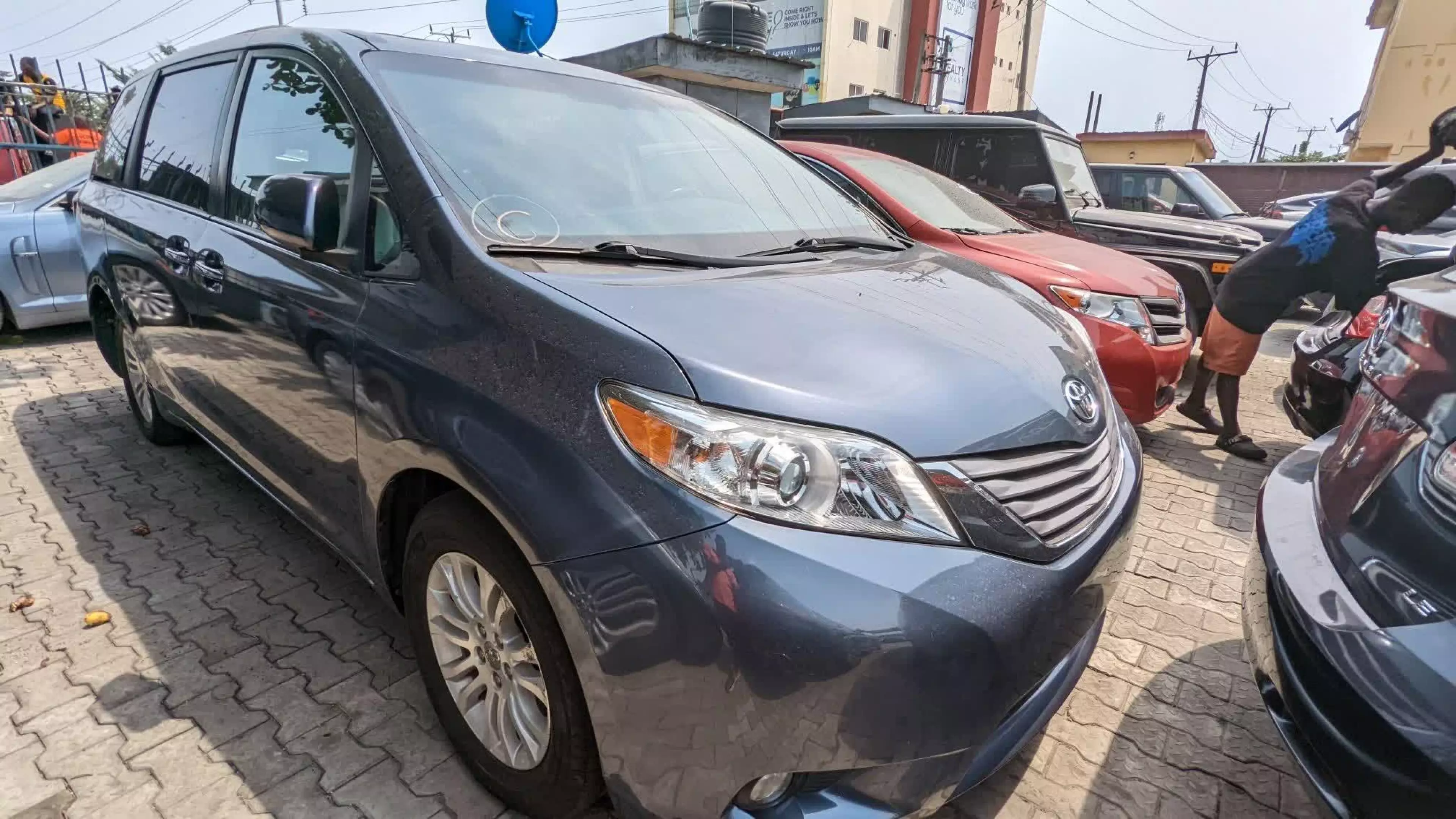 Toyota Sienna - 2016