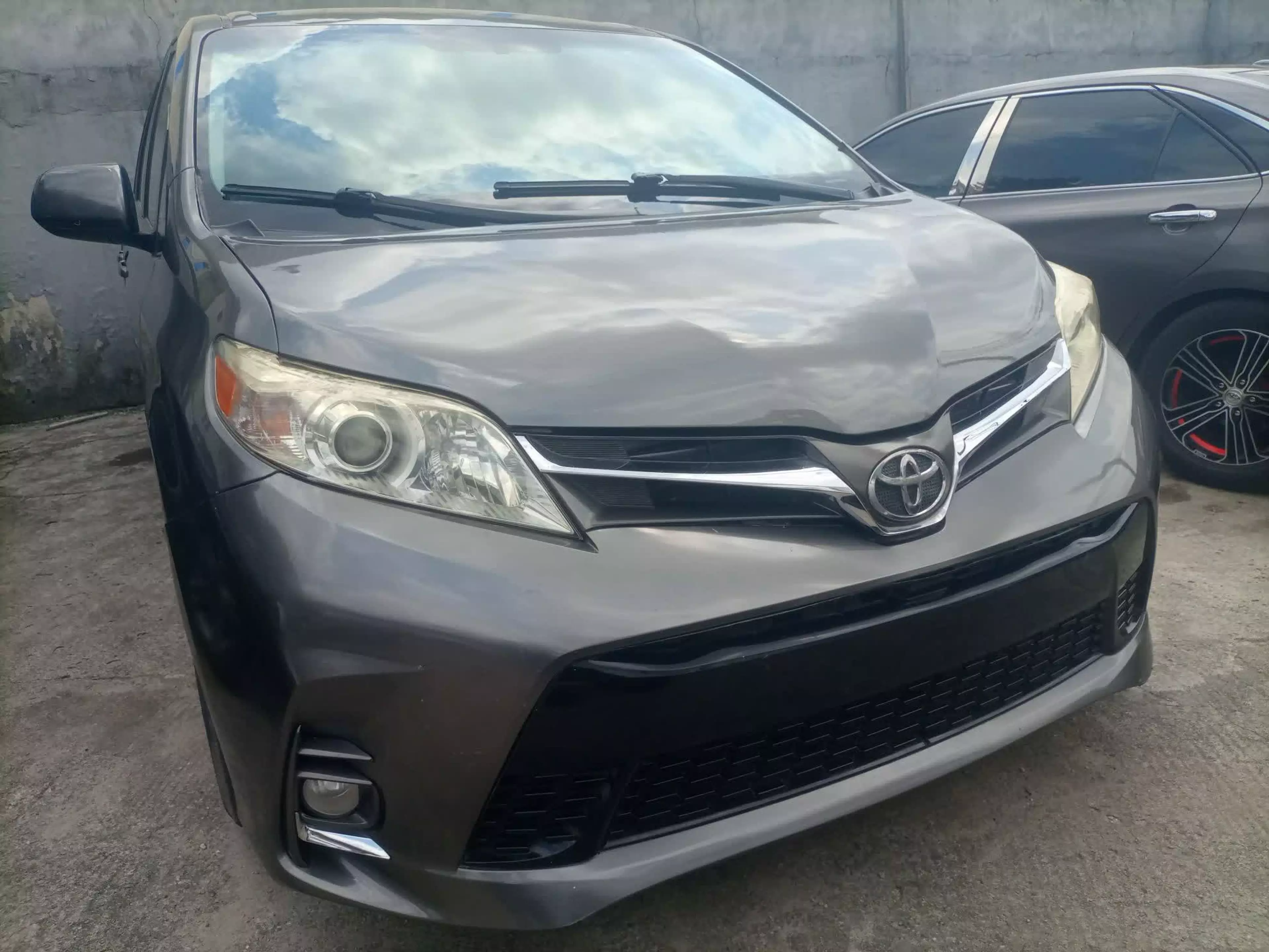 Toyota Sienna   - 2017