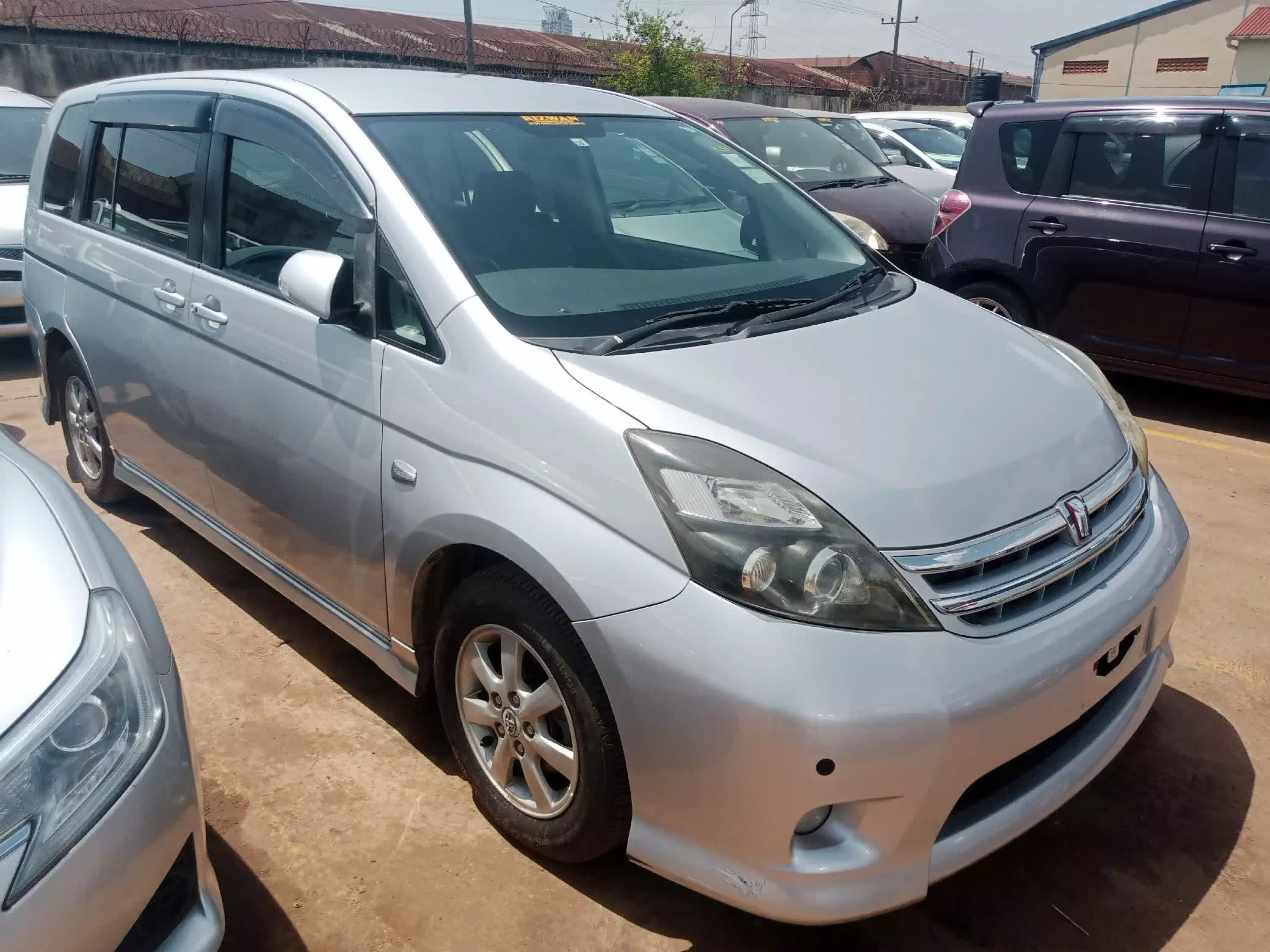Toyota Isis  - 2009