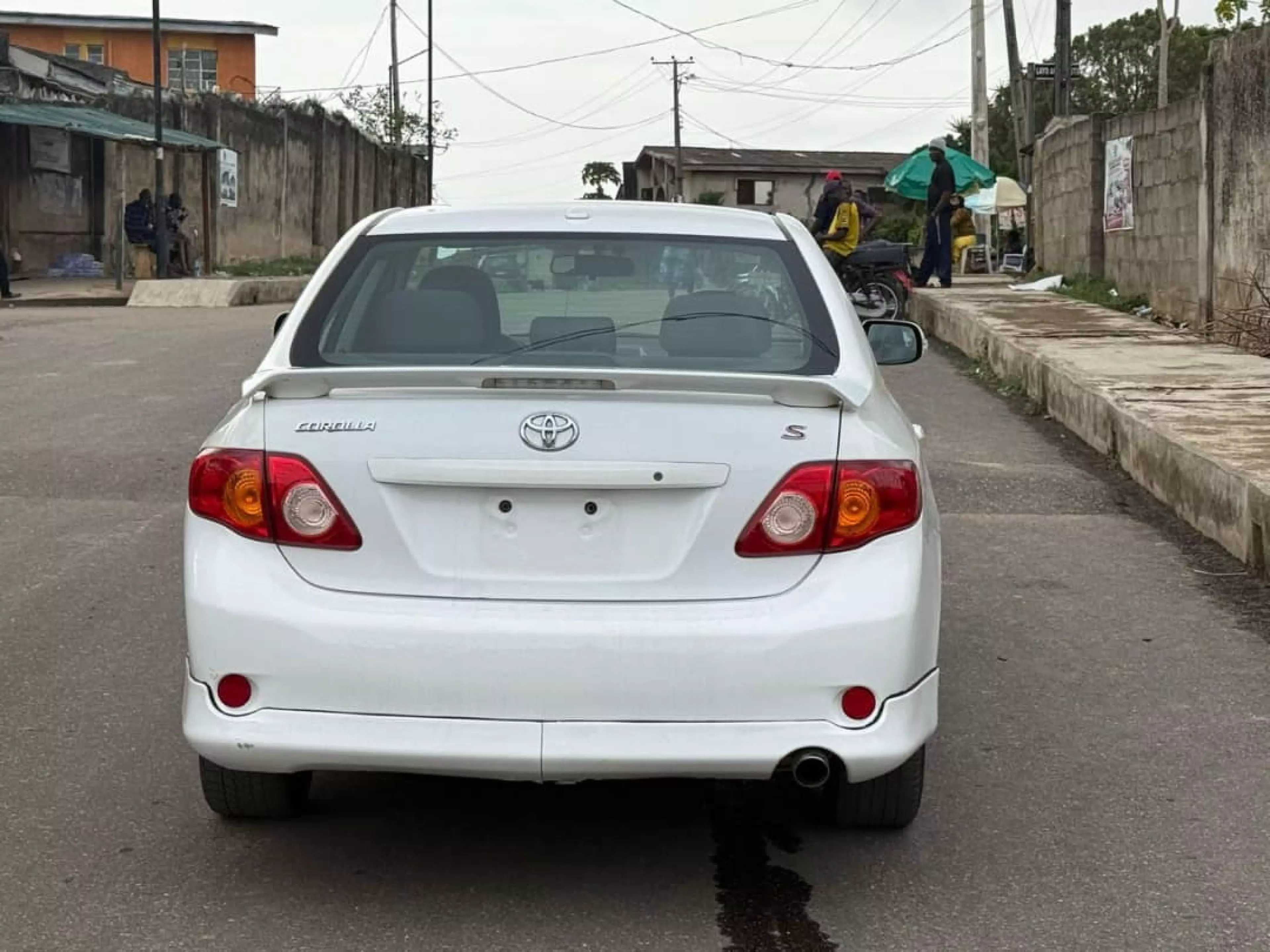 Toyota corolla   - 2010