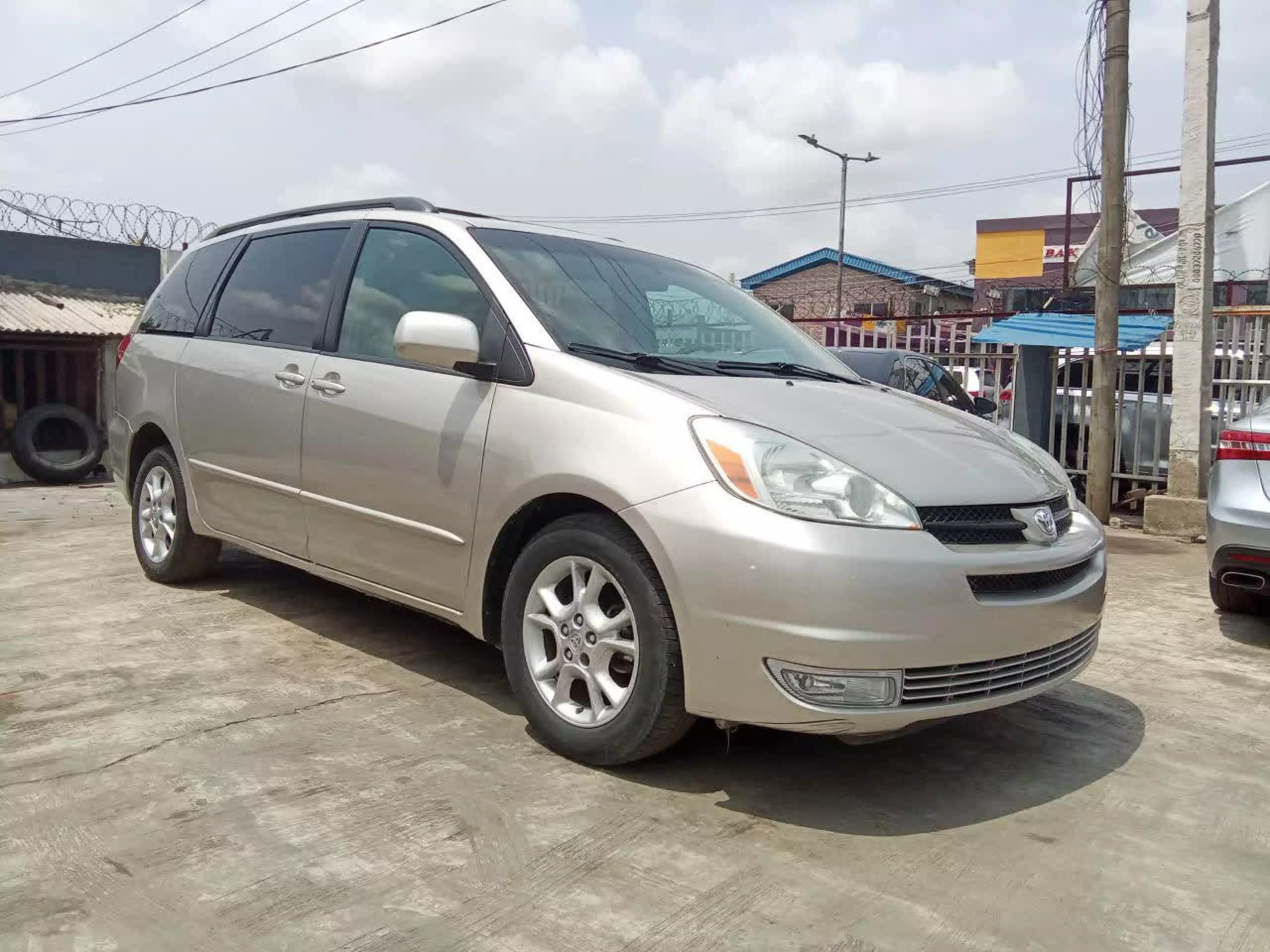 Toyota Sienna - 2004
