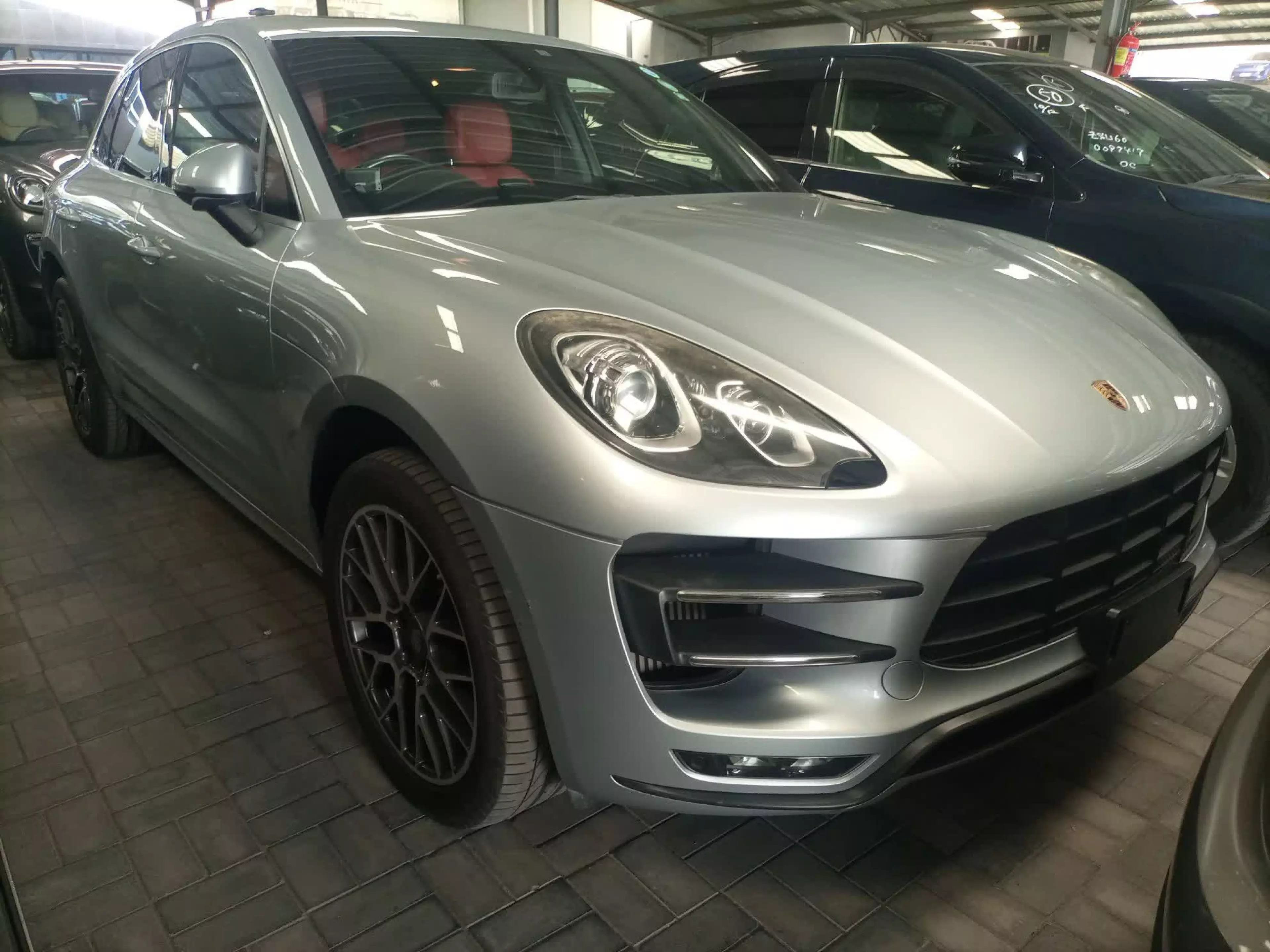 PORSCHE Macan - 2016
