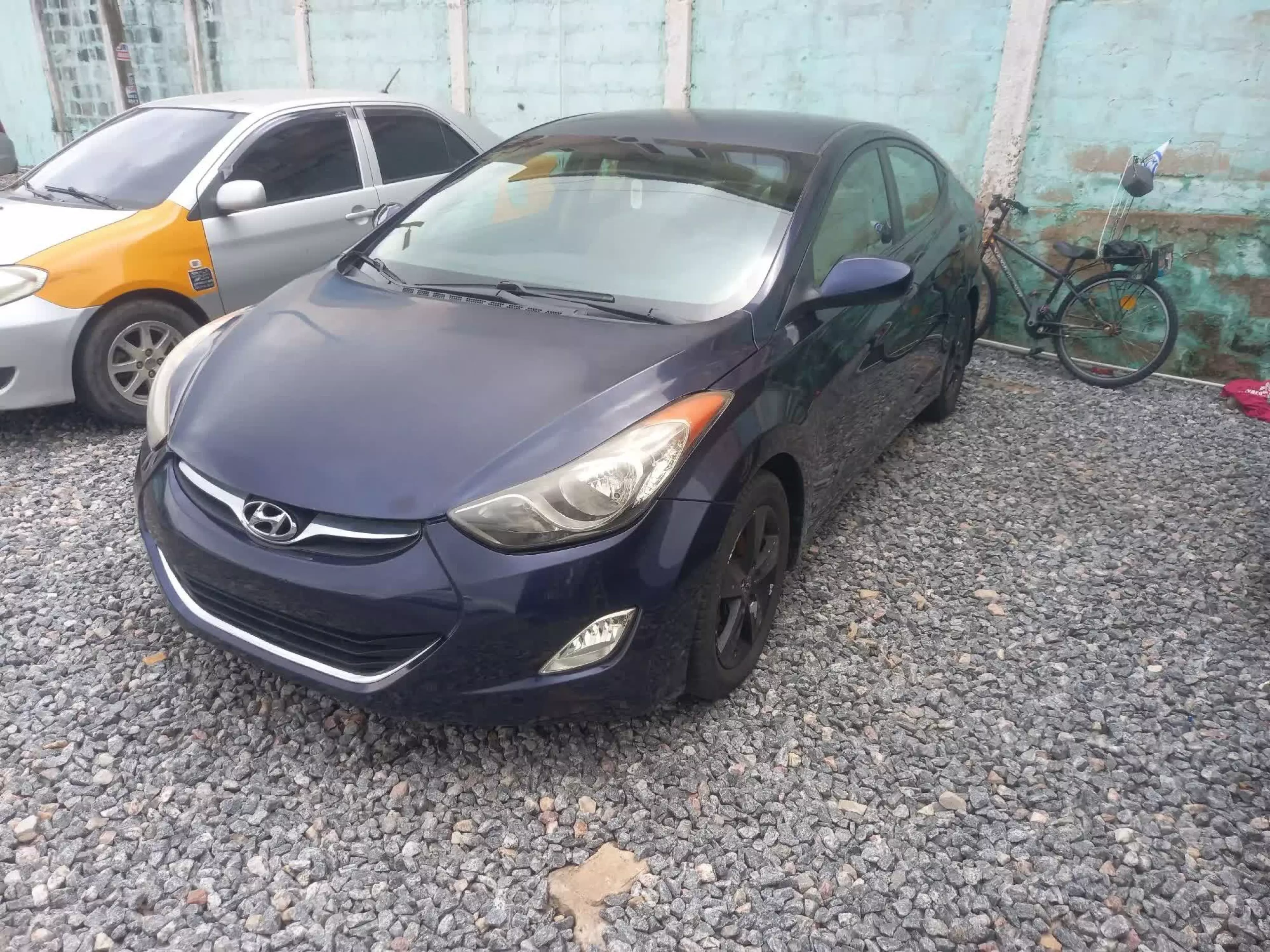 Hyundai Elantra - 2012