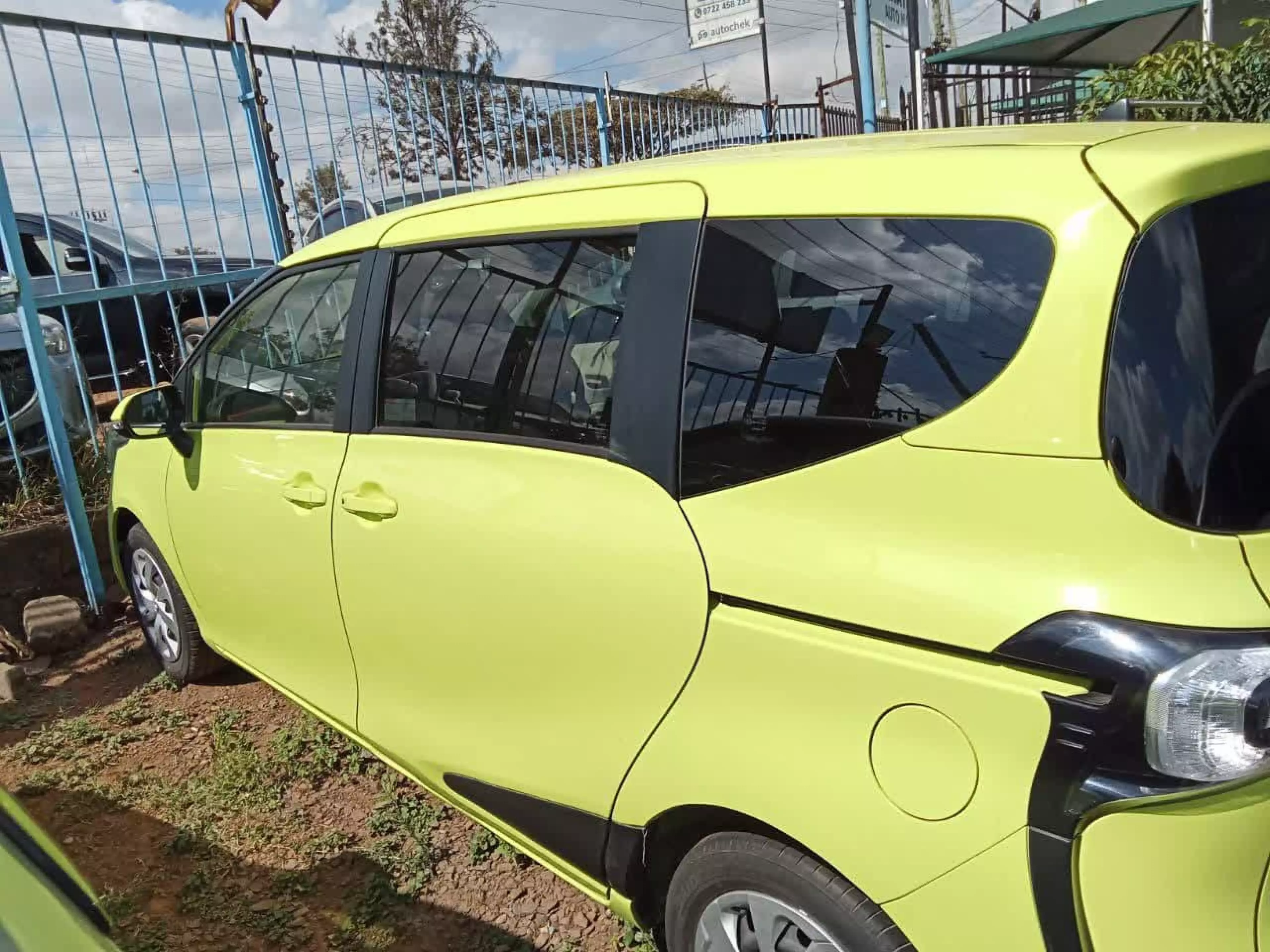 Toyota Sienta - 2016
