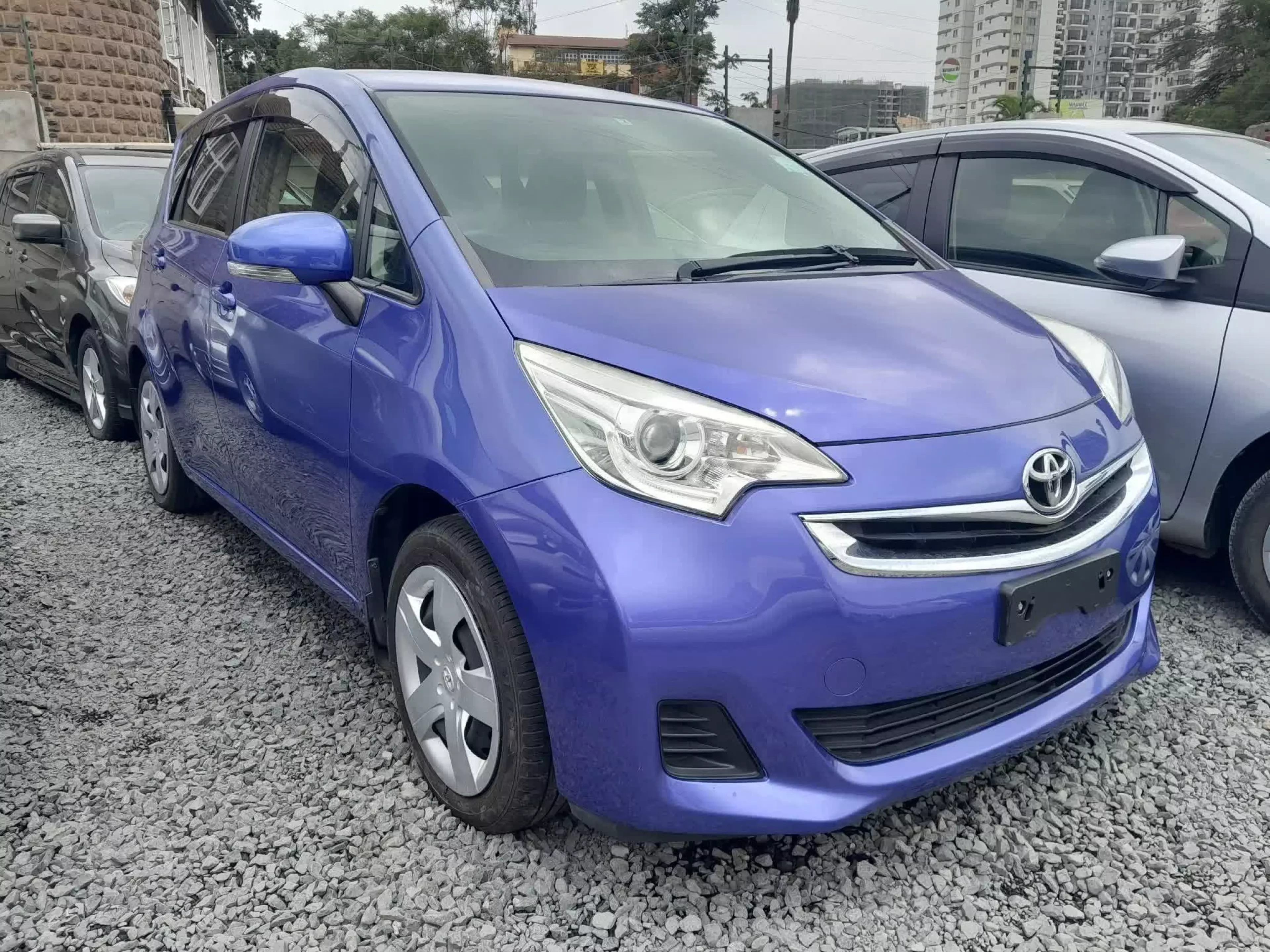 Toyota Ractis - 2015