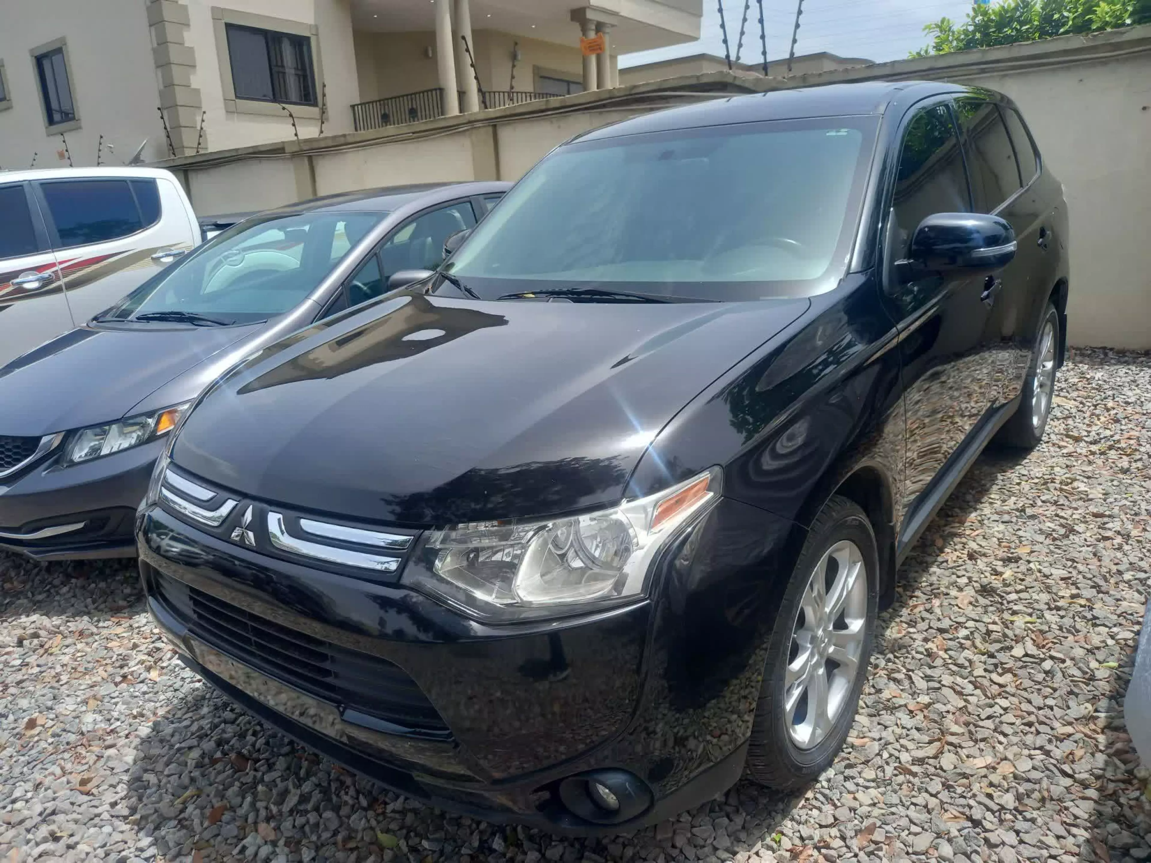 Mitsubishi OUTLANDER - 2014