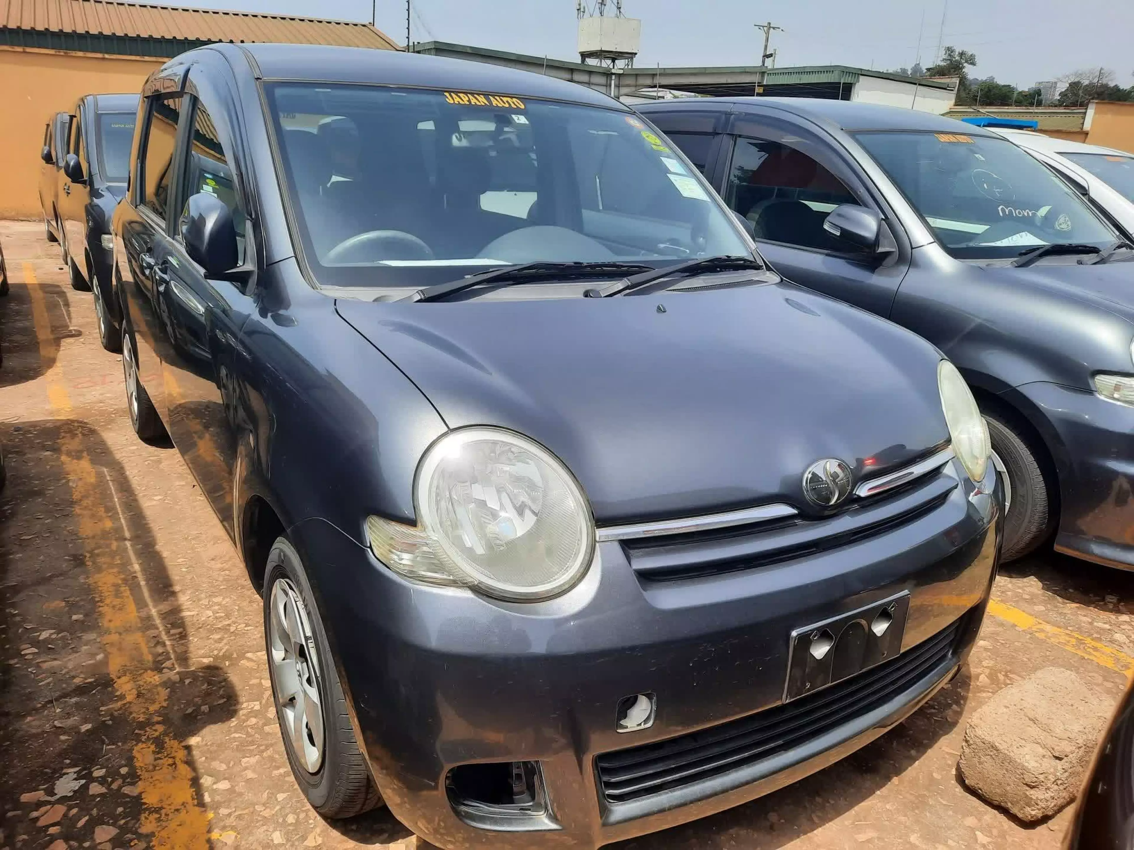 Toyota Sienta - 2009