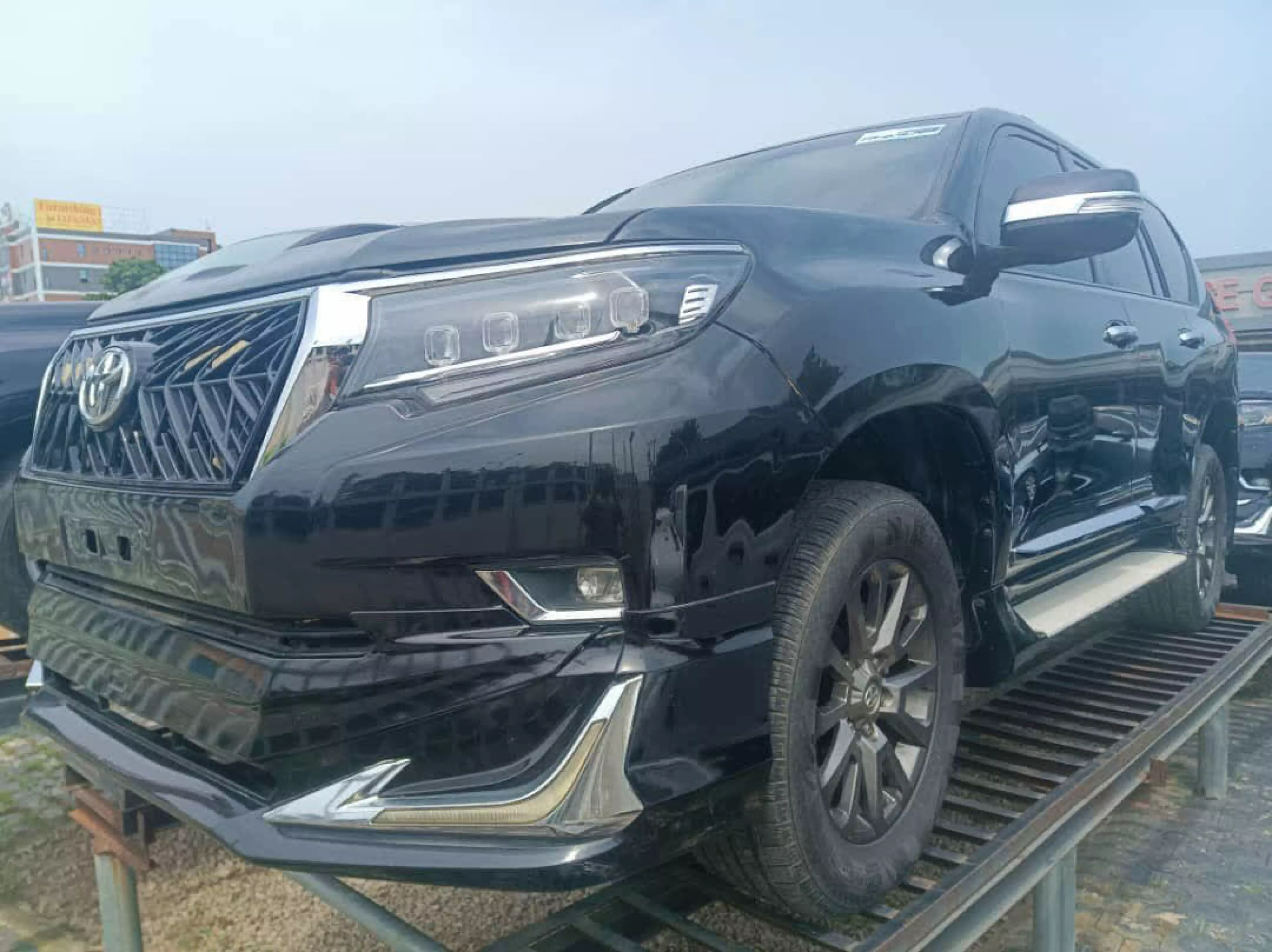Toyota Land Cruiser - 2011