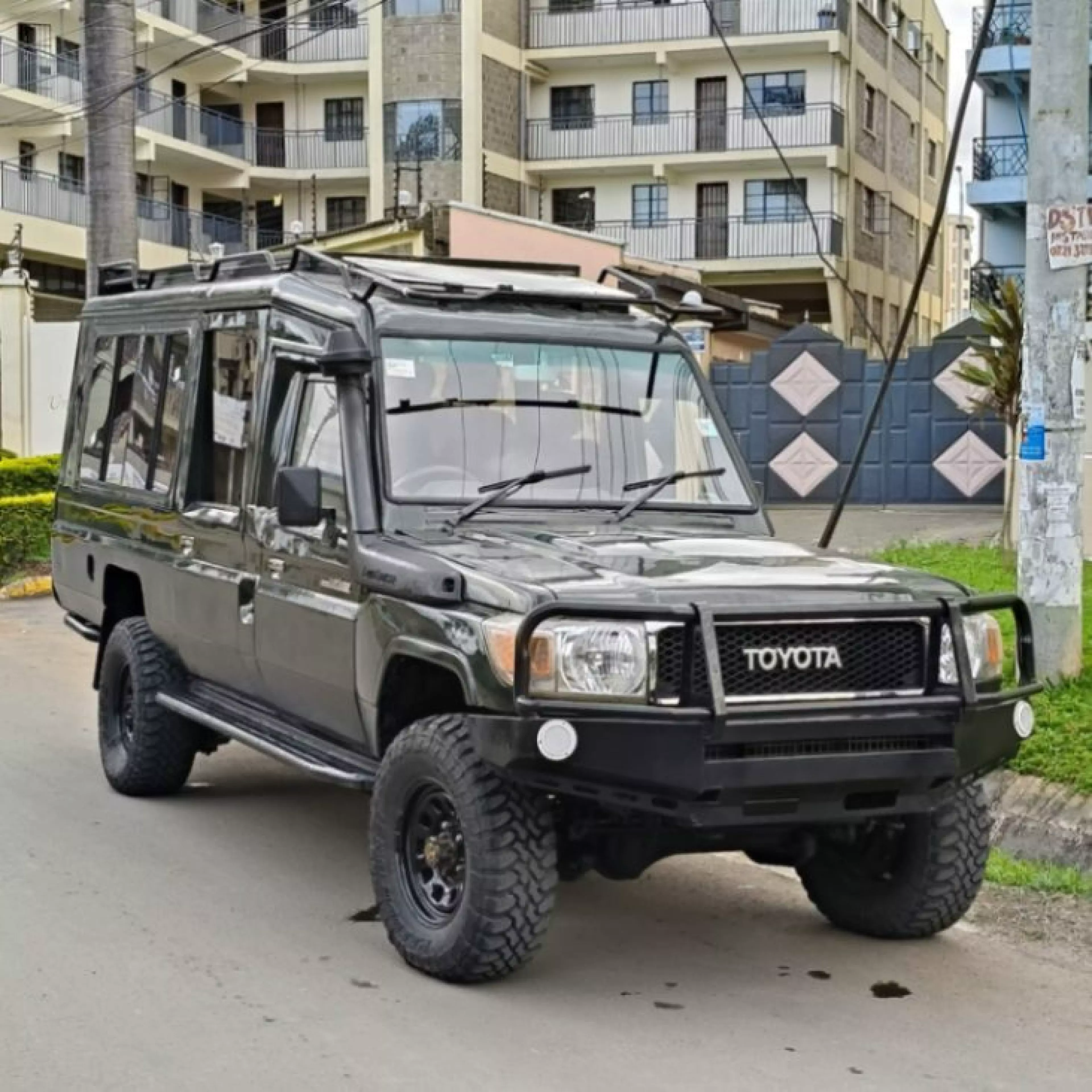 Toyota Land Cruiser - 2014