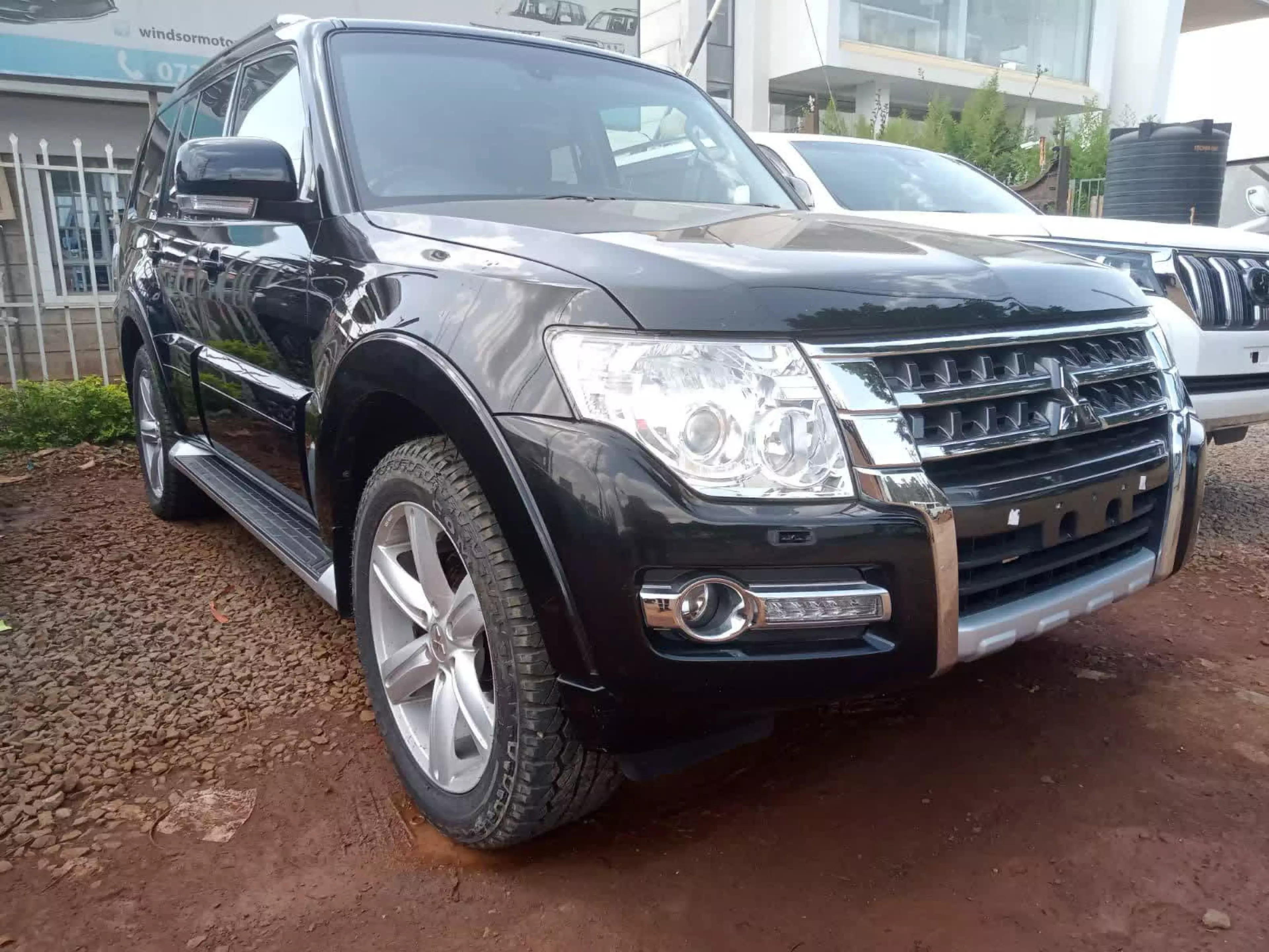 Mitsubishi Pajero - 2015