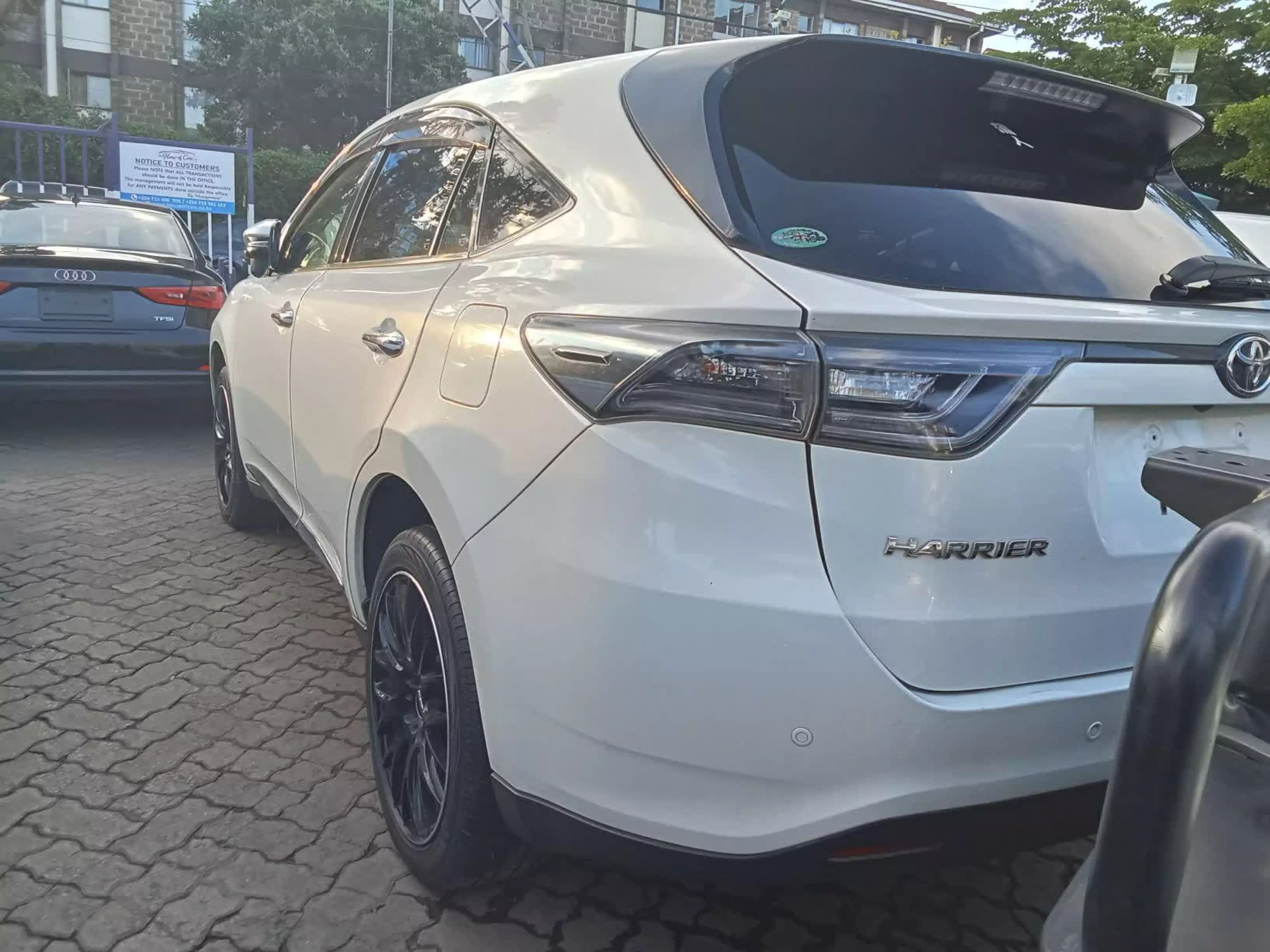 Toyota Harrier   - 2015