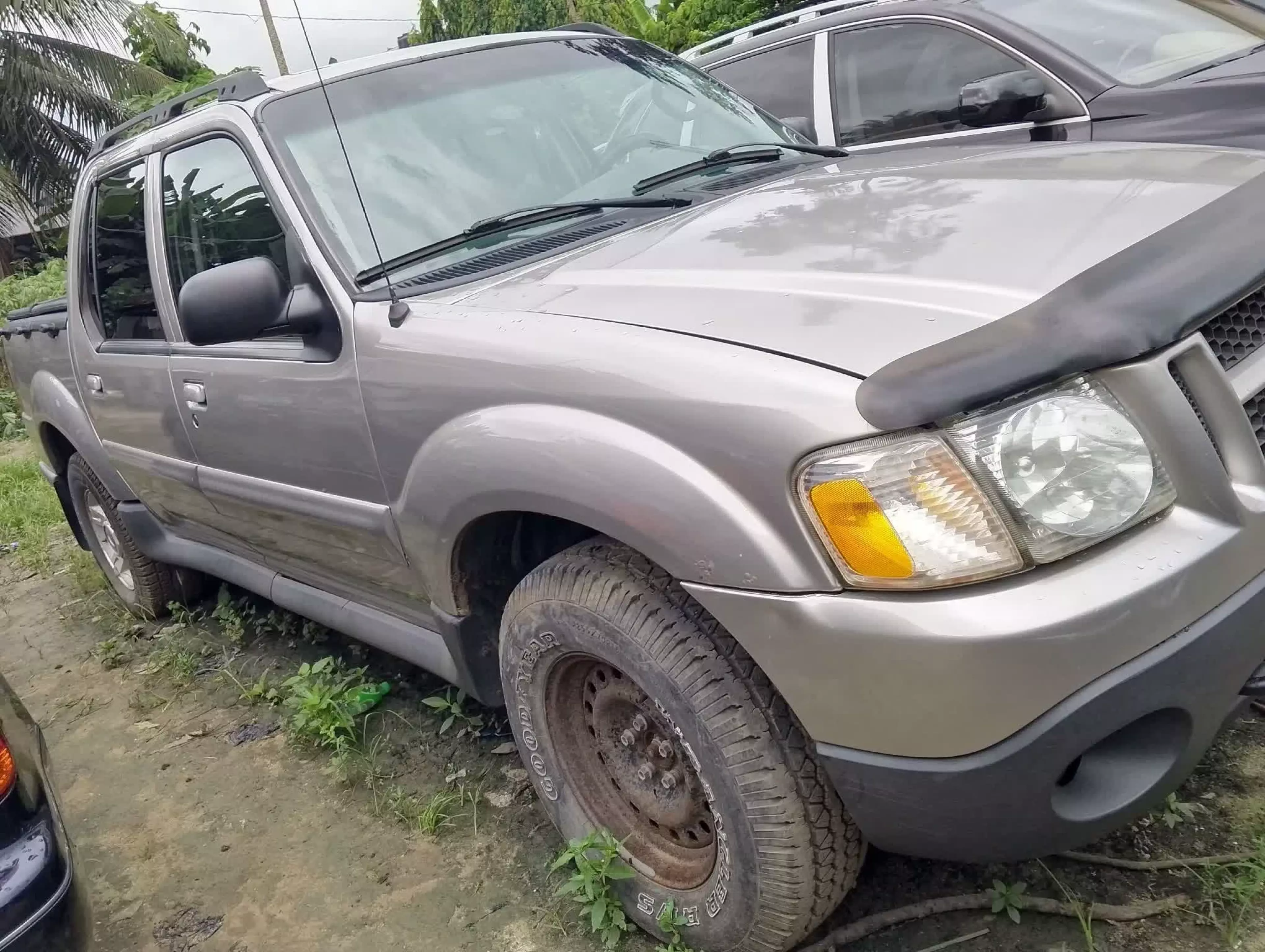 Ford explorer trac - 2004