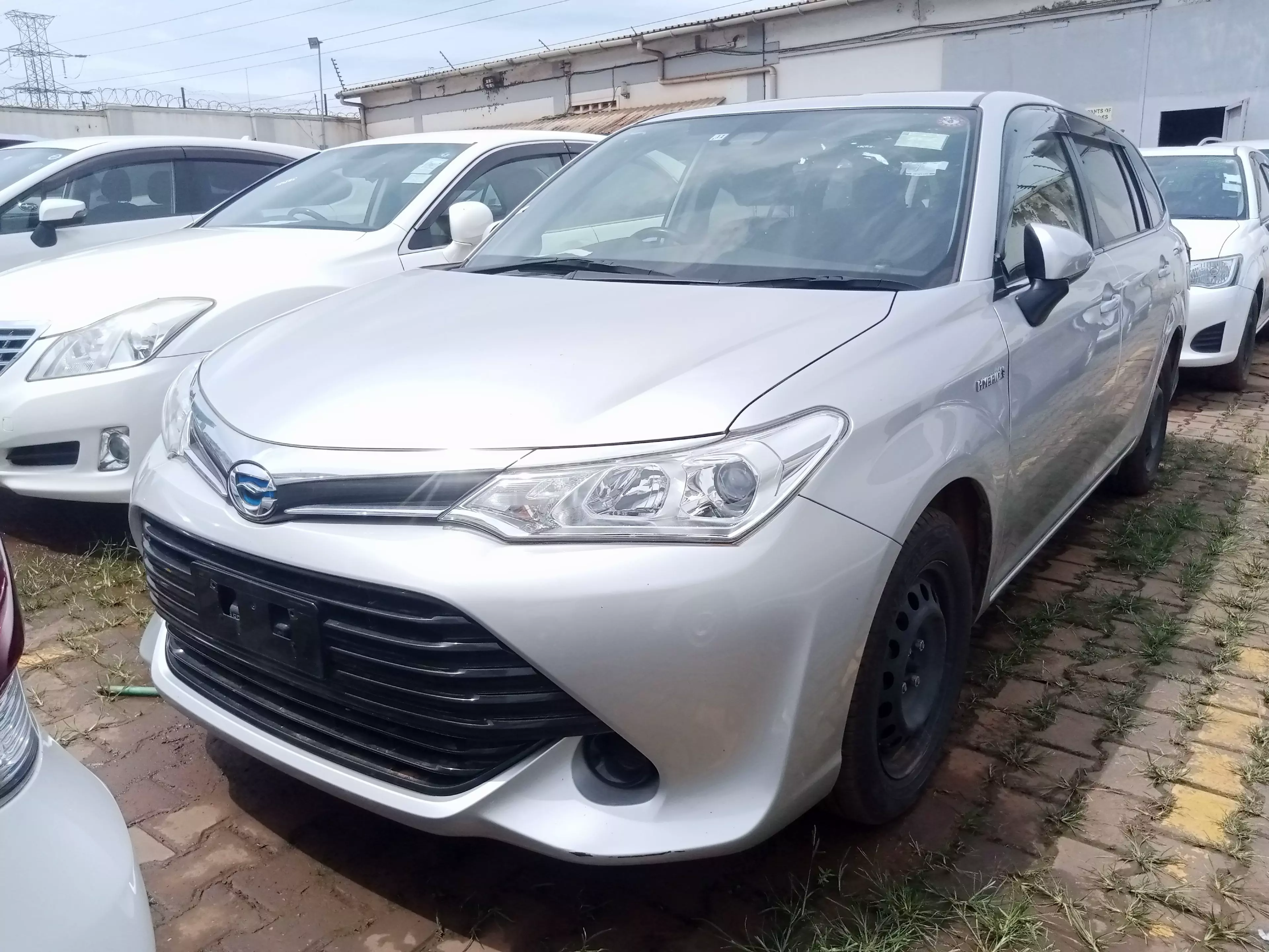 Toyota Fielder hybrid    - 2017