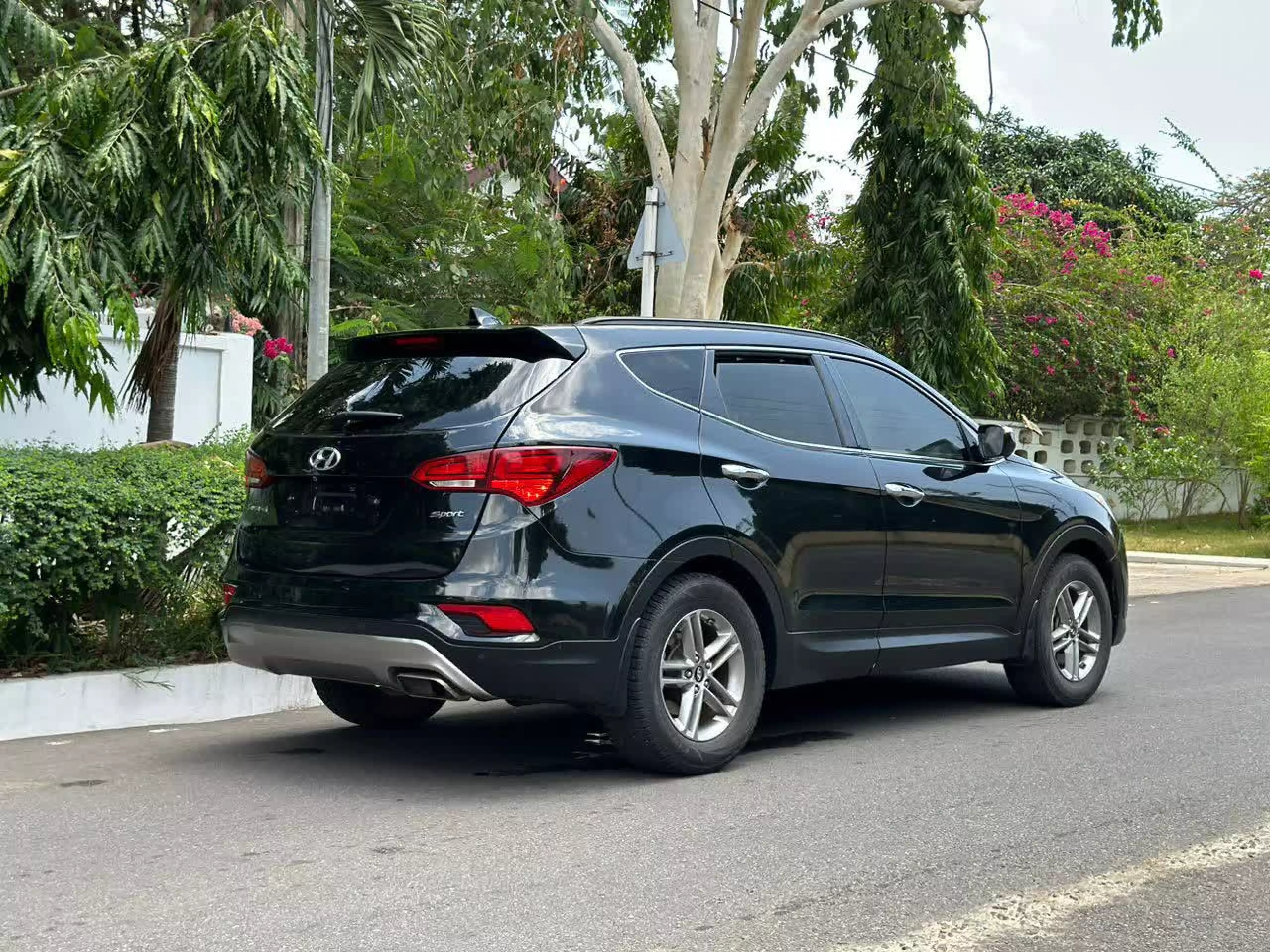 Hyundai Santa Fe   - 2017