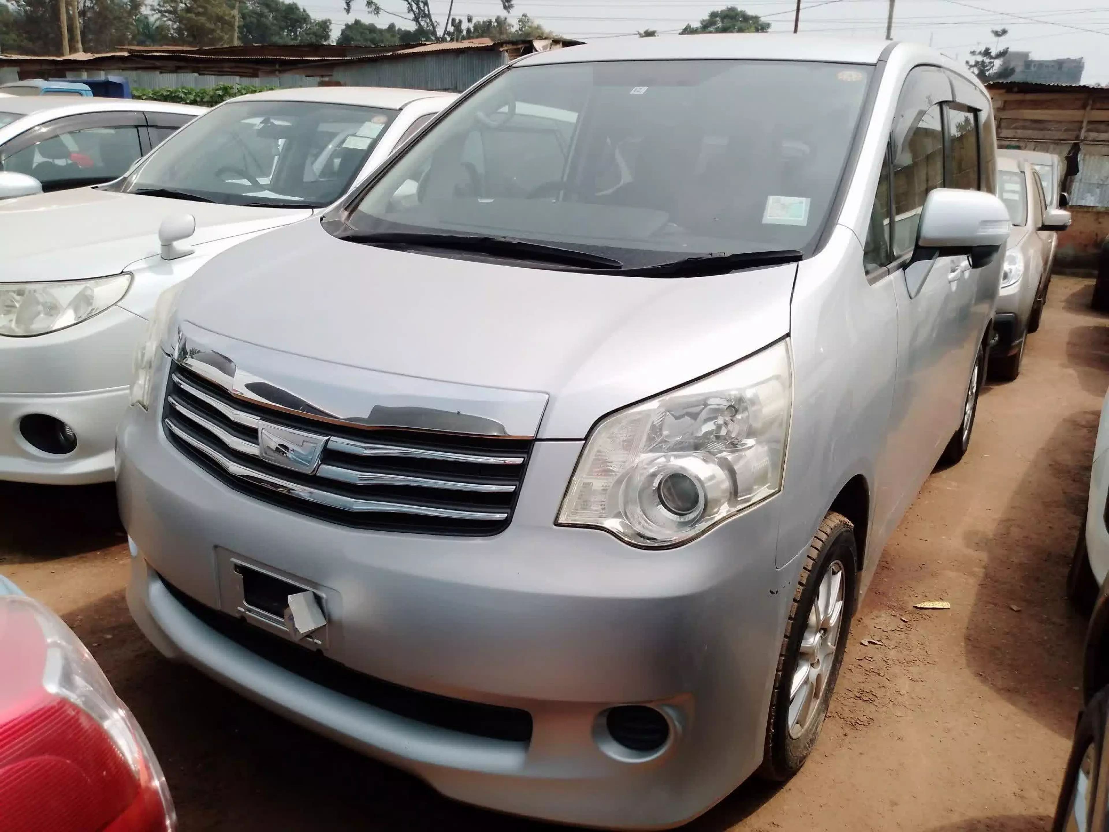 Toyota Noah - 2010