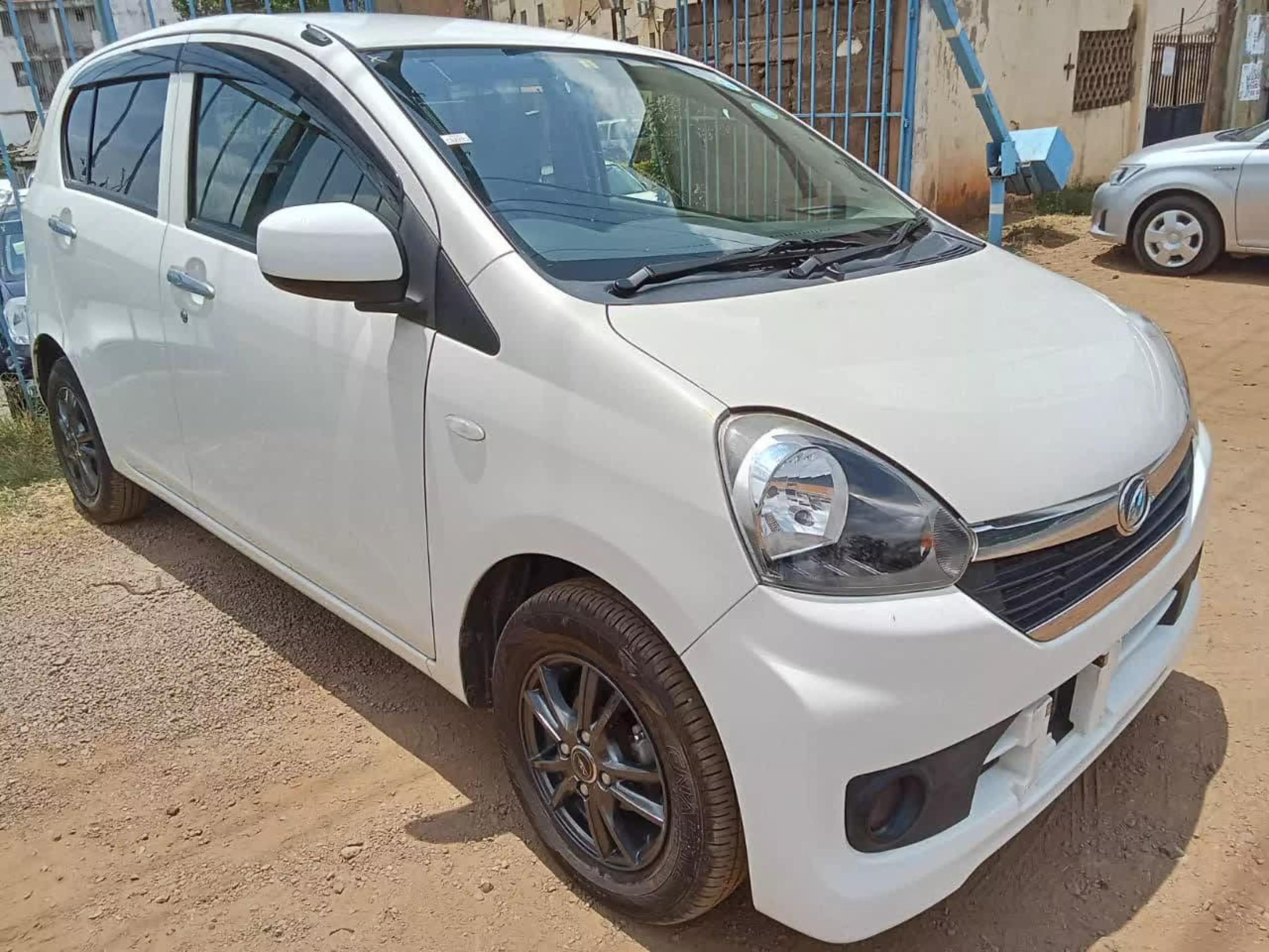 Toyota Pixis  - 2016