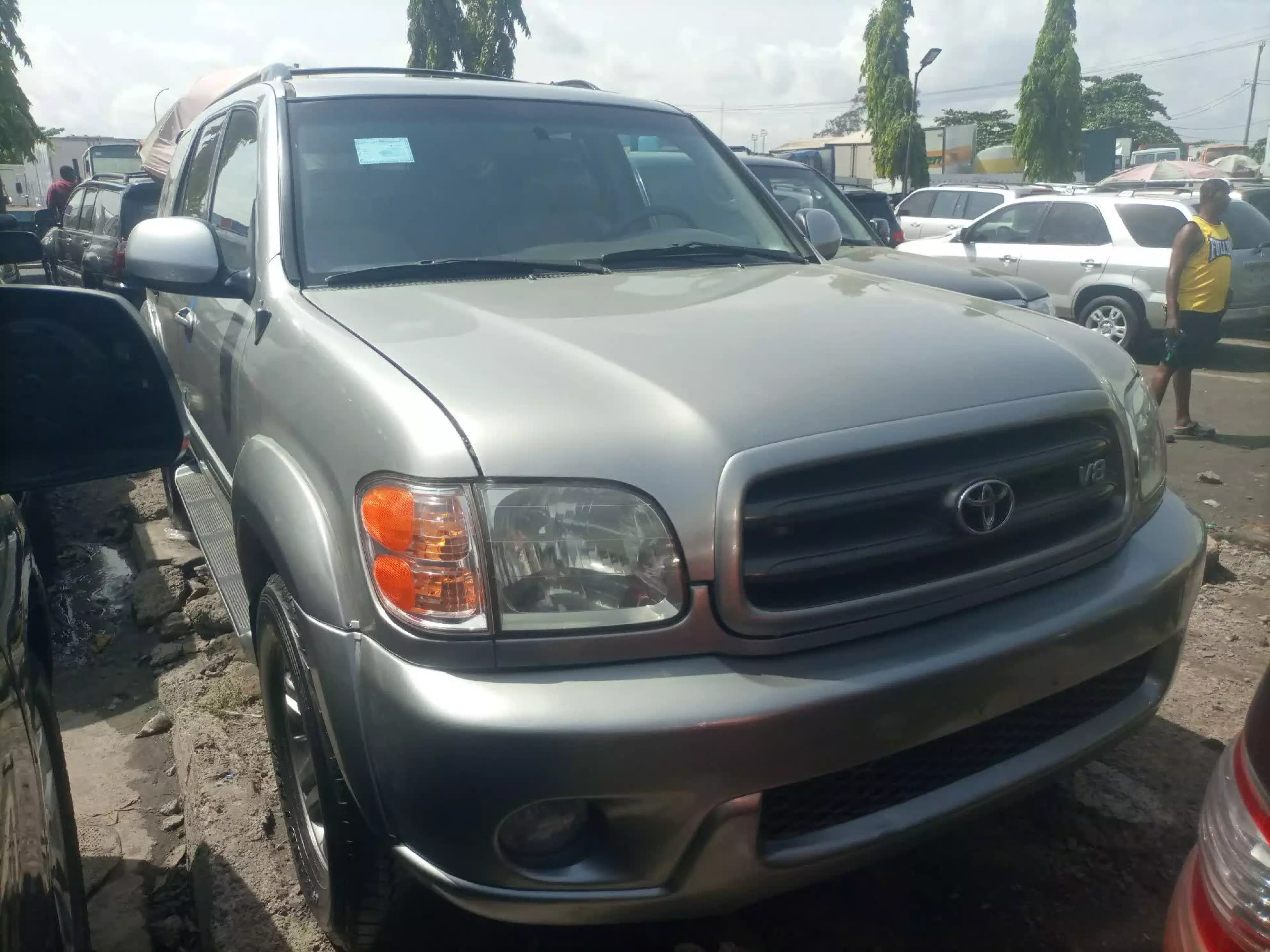 Toyota Sequoia - 2004