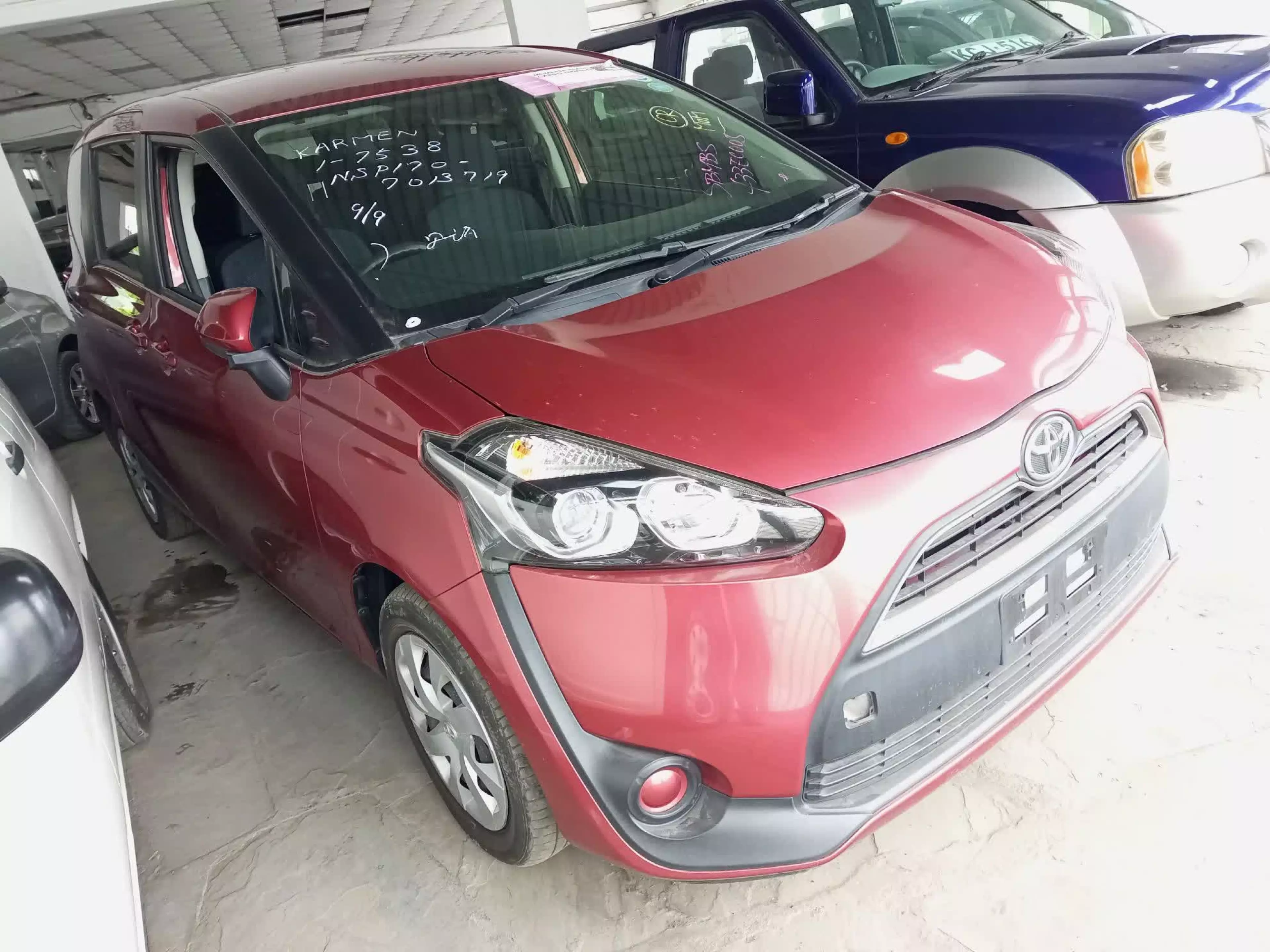 Toyota Sienta - 2015