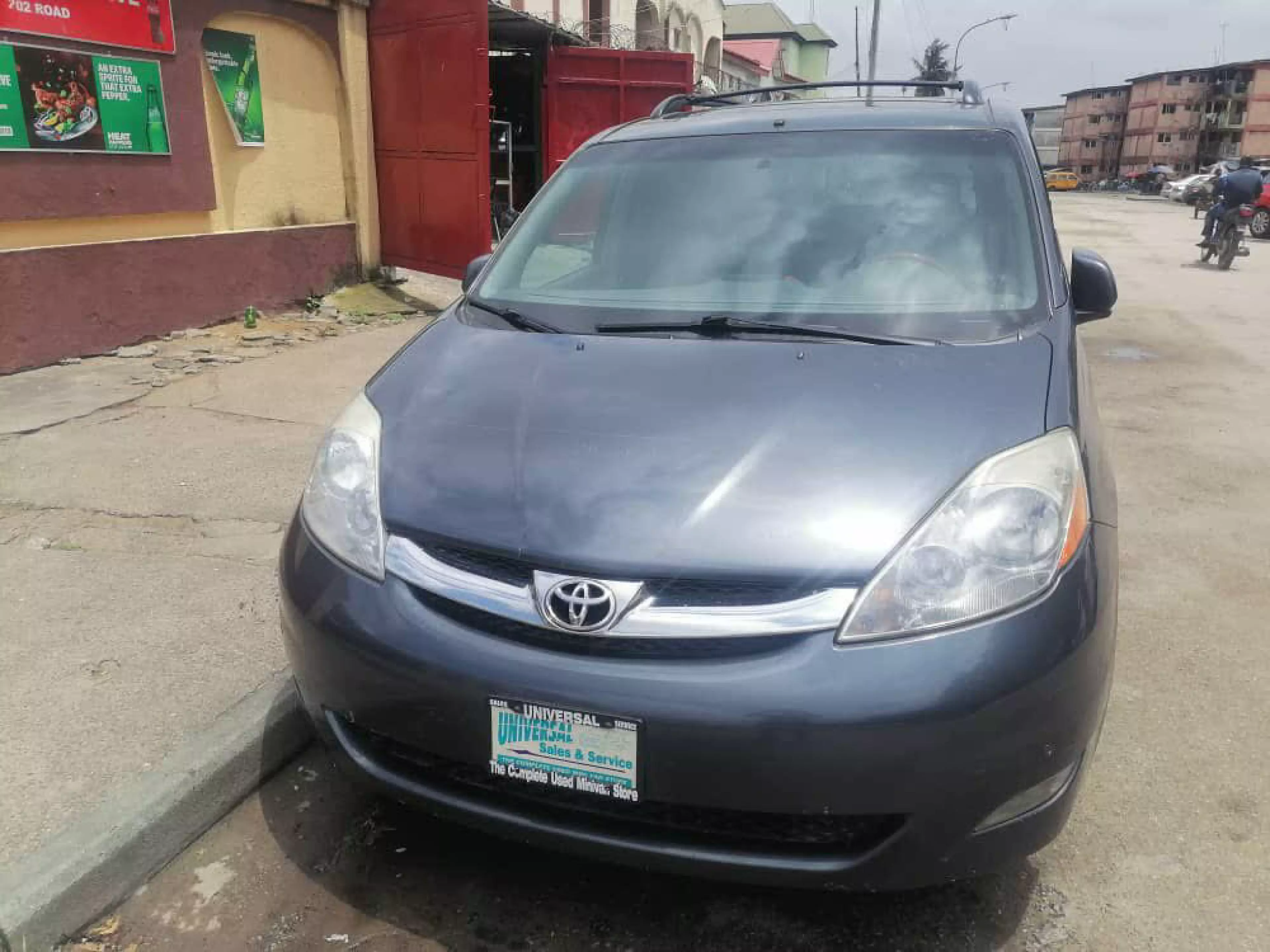 Toyota Sienna - 2010