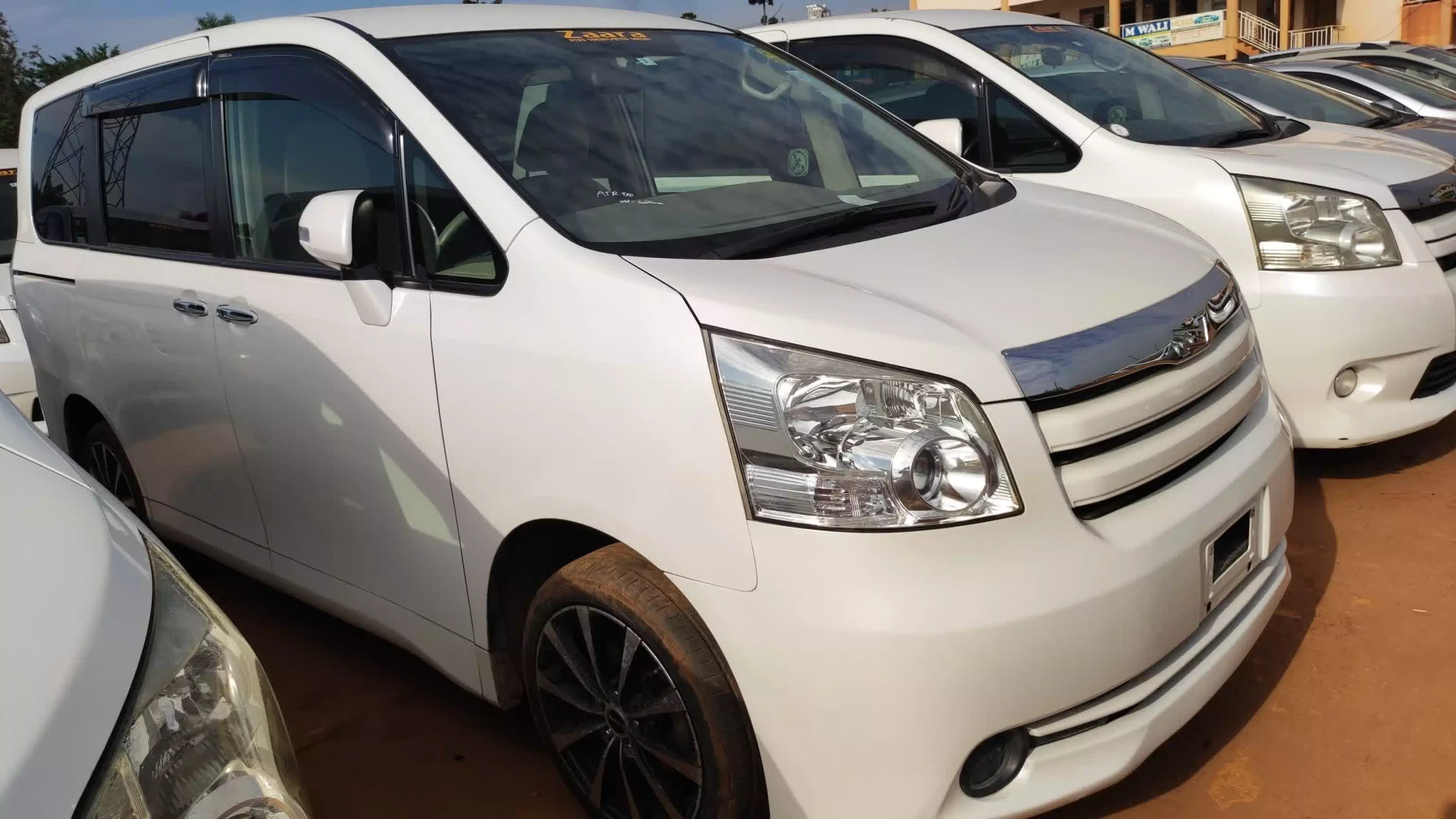 Toyota Noah - 2009