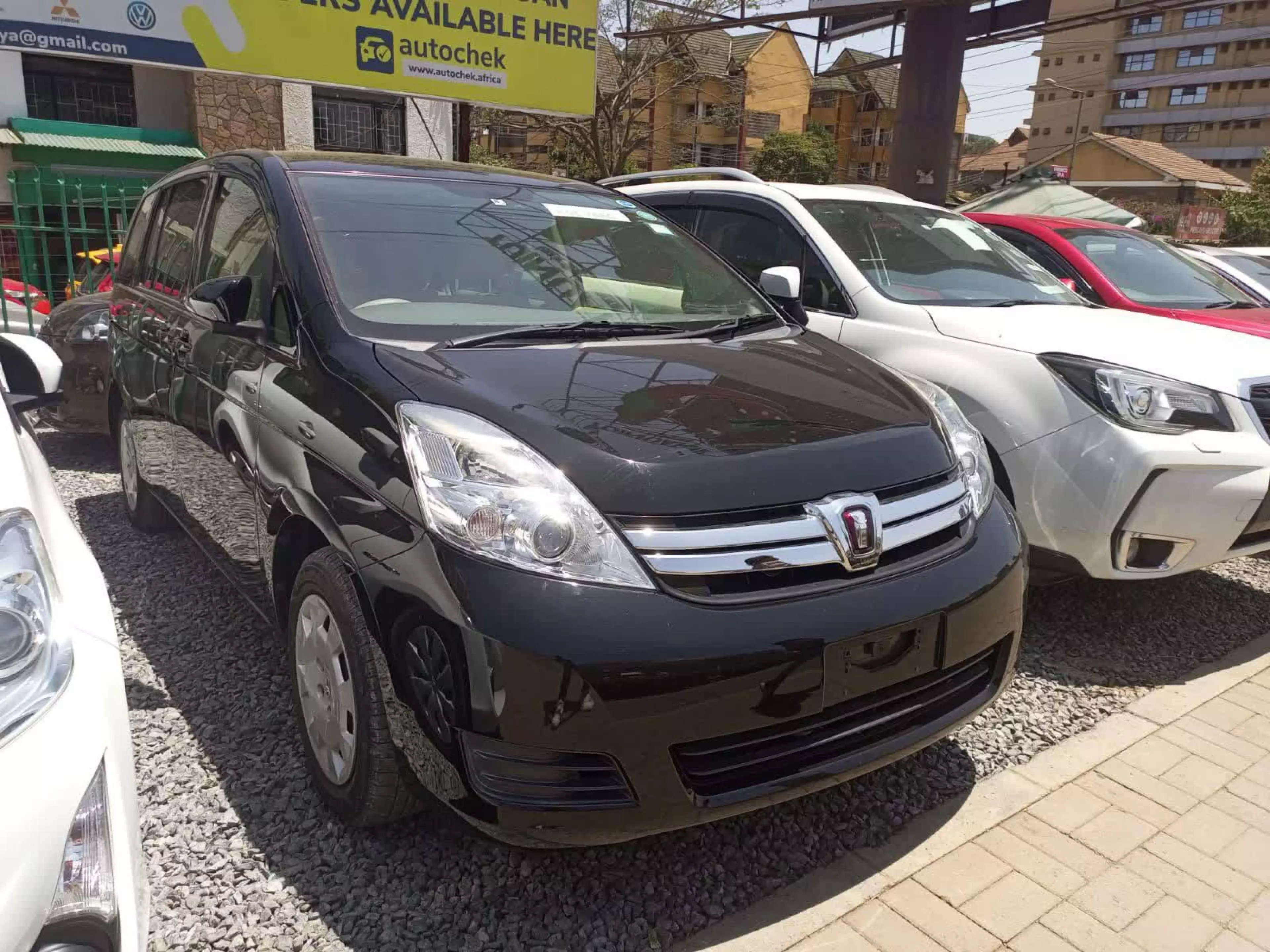 Toyota Isis  - 2015
