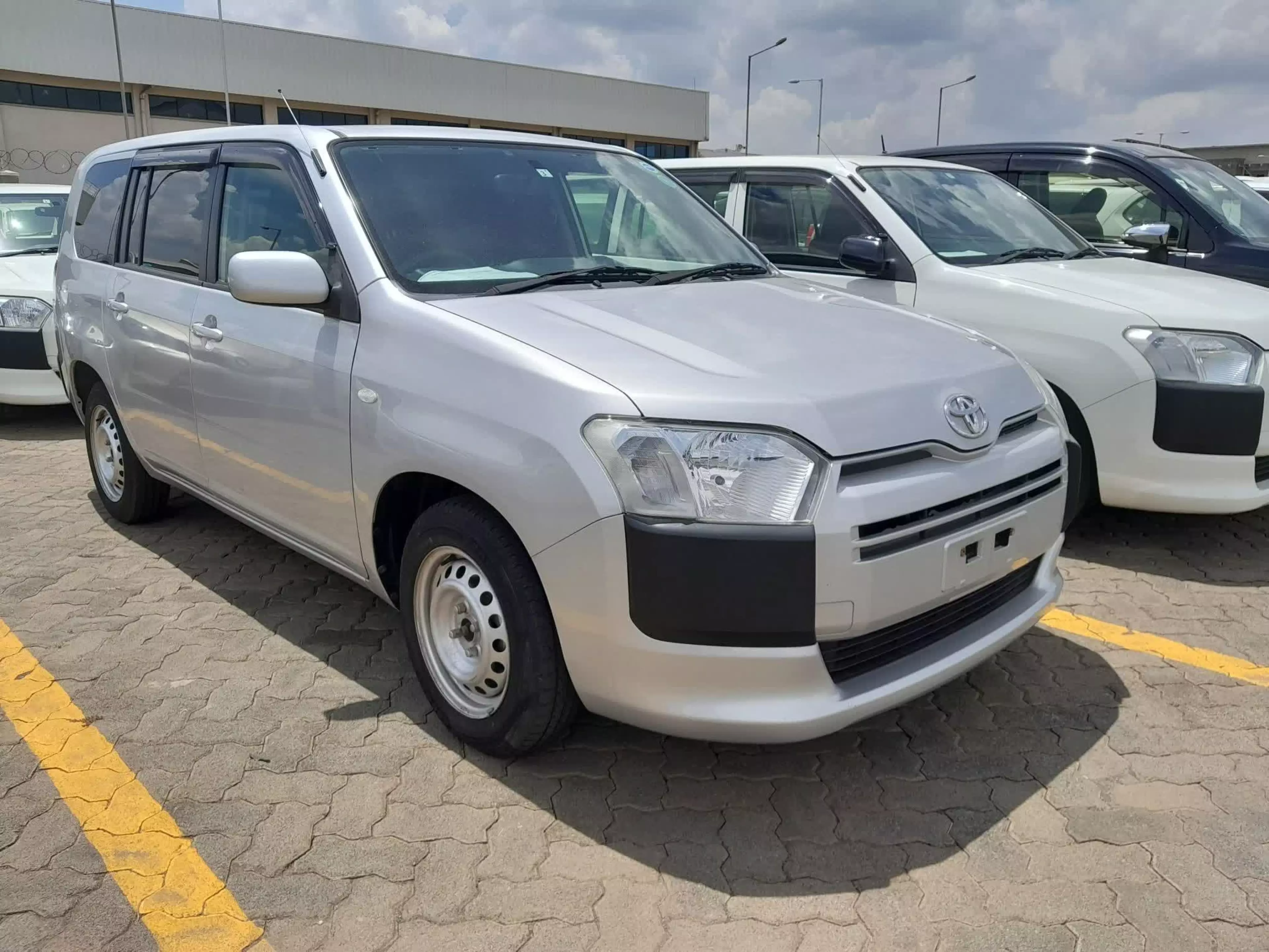 Toyota Succeed  - 2016