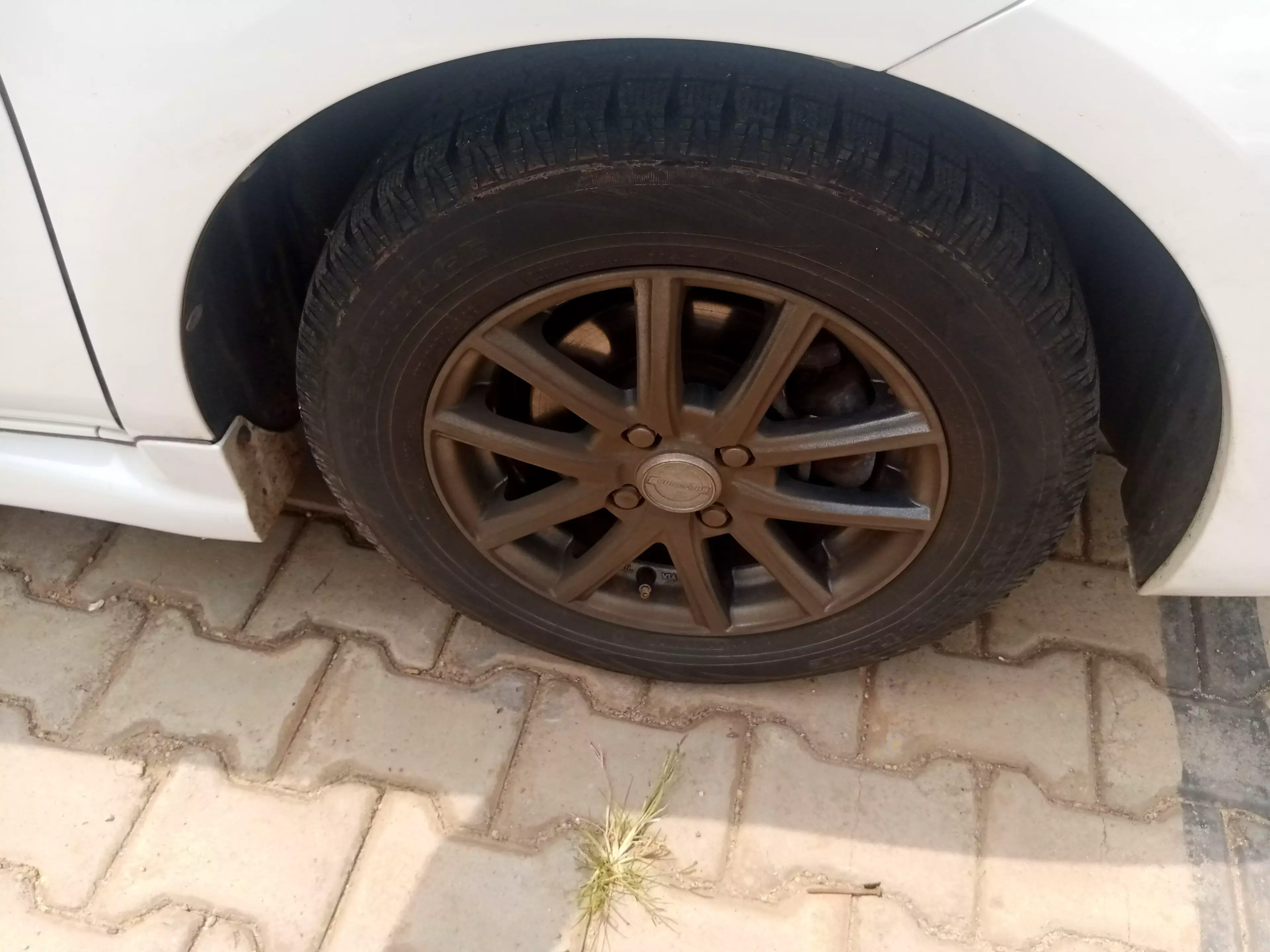 Toyota Sienta   - 2011