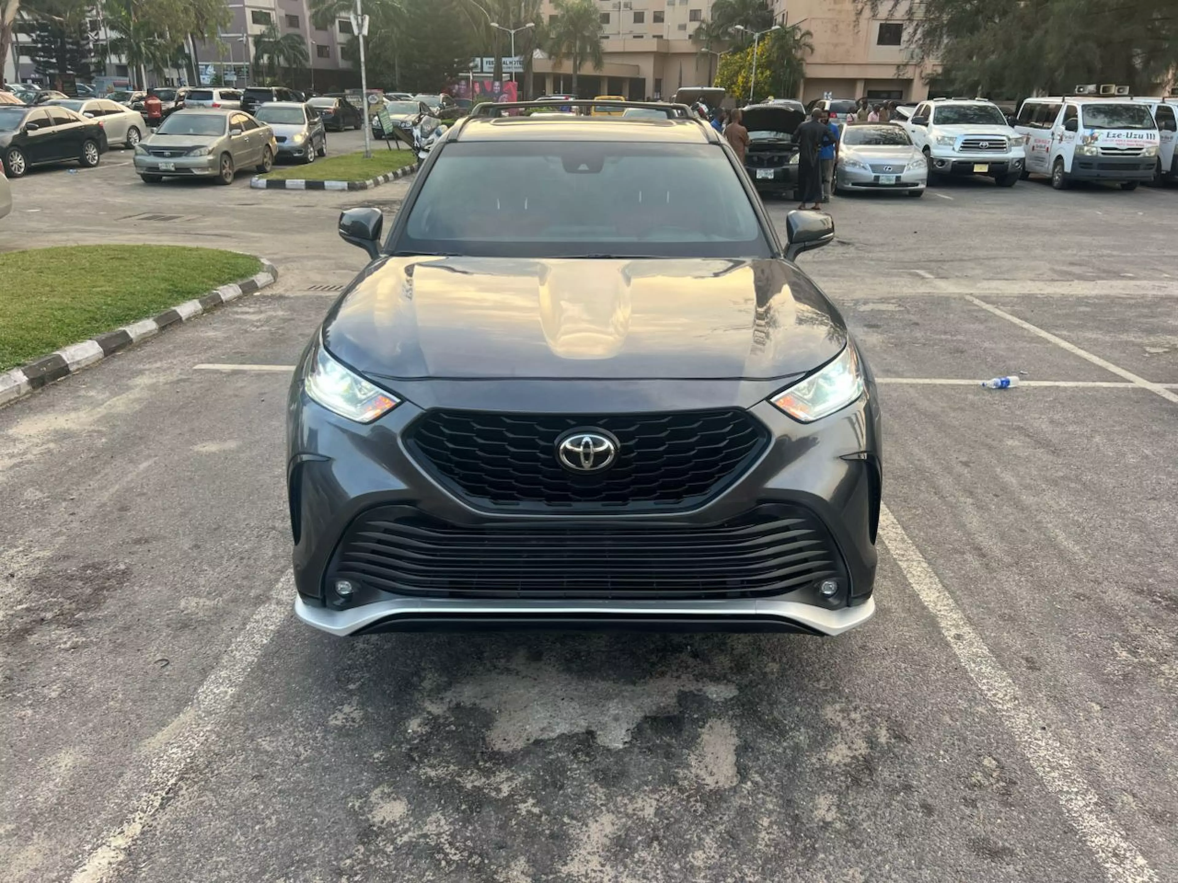Toyota Highlander   - 2021