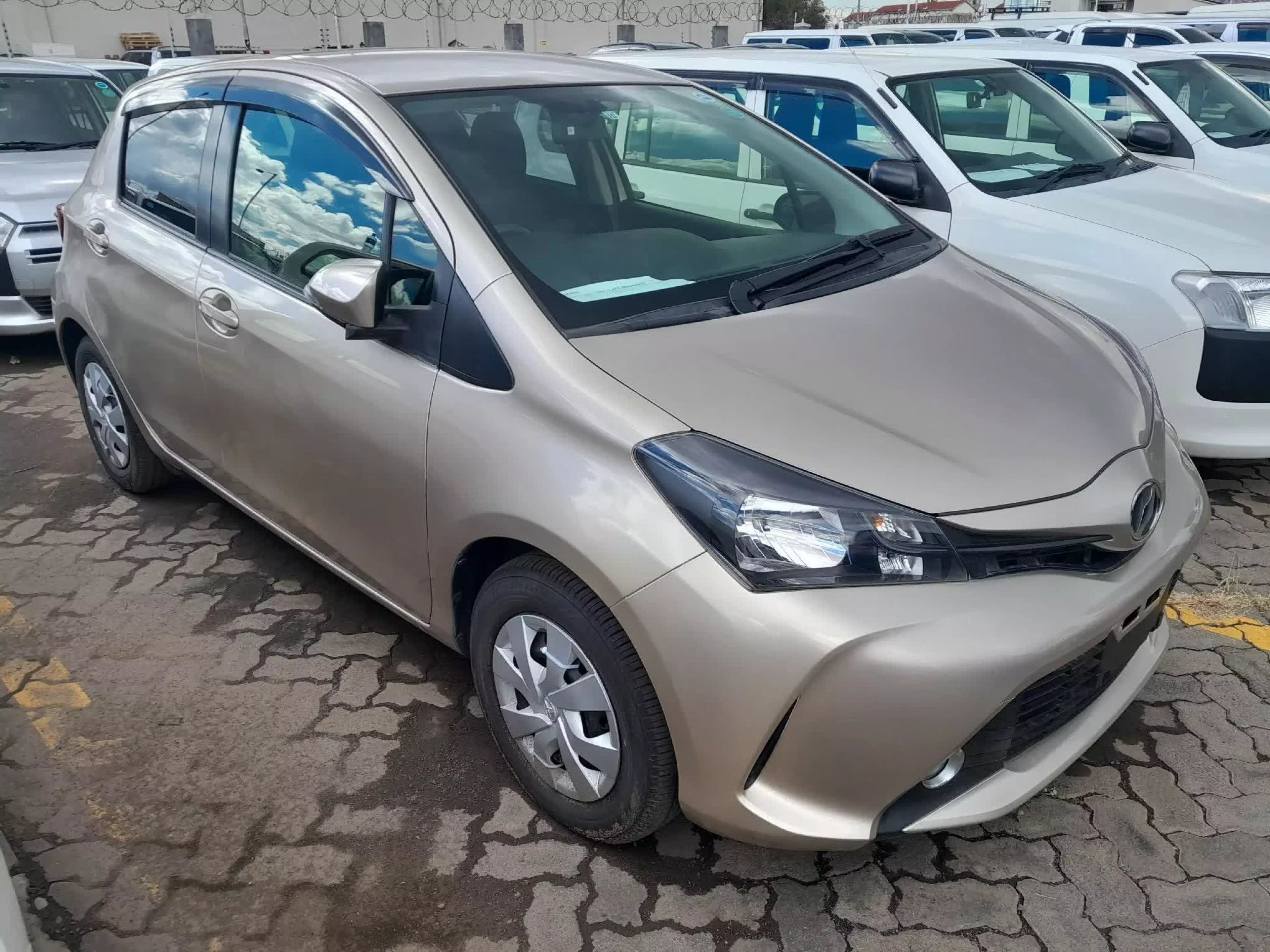 Toyota Vitz - 2015