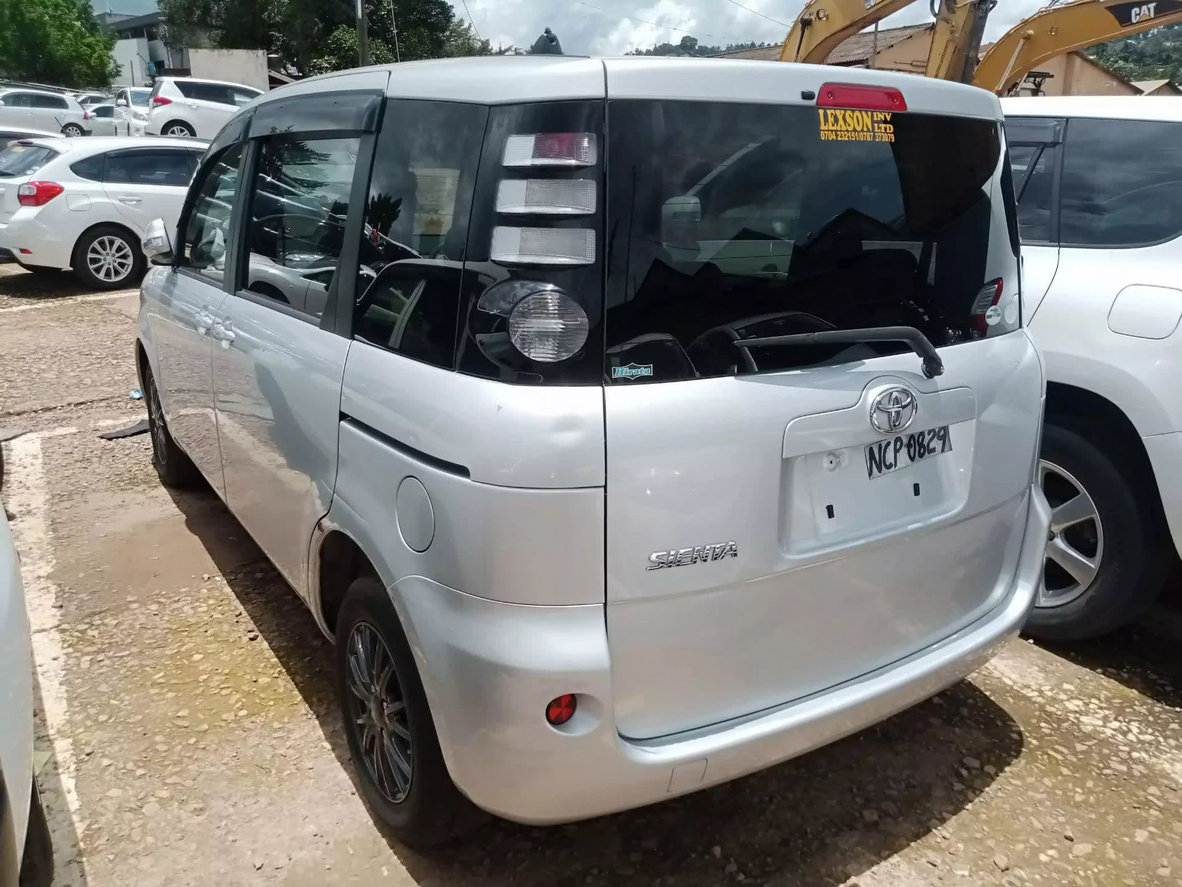 Toyota Sienta - 2009