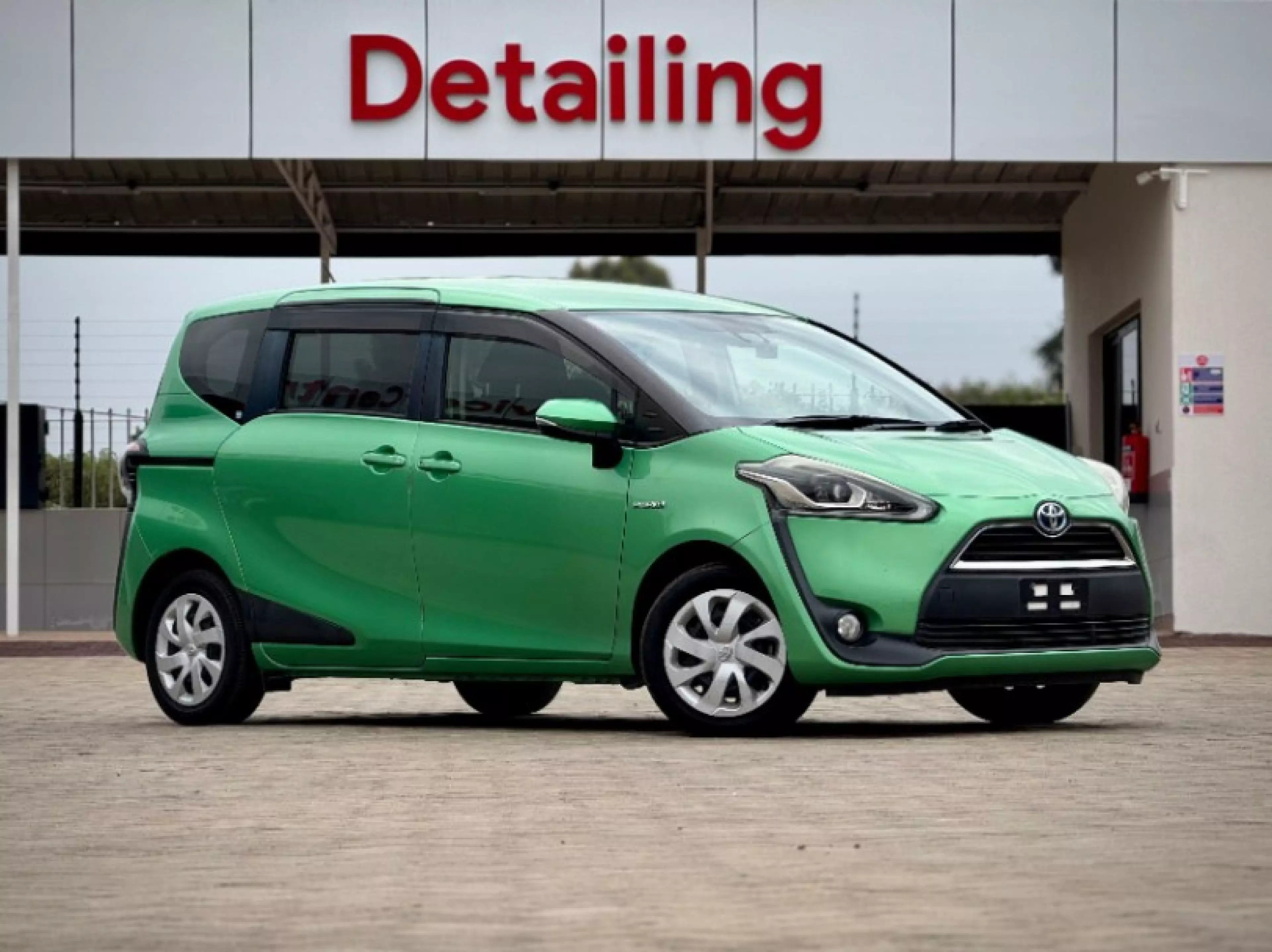 Toyota Sienta Hybrid  - 2017