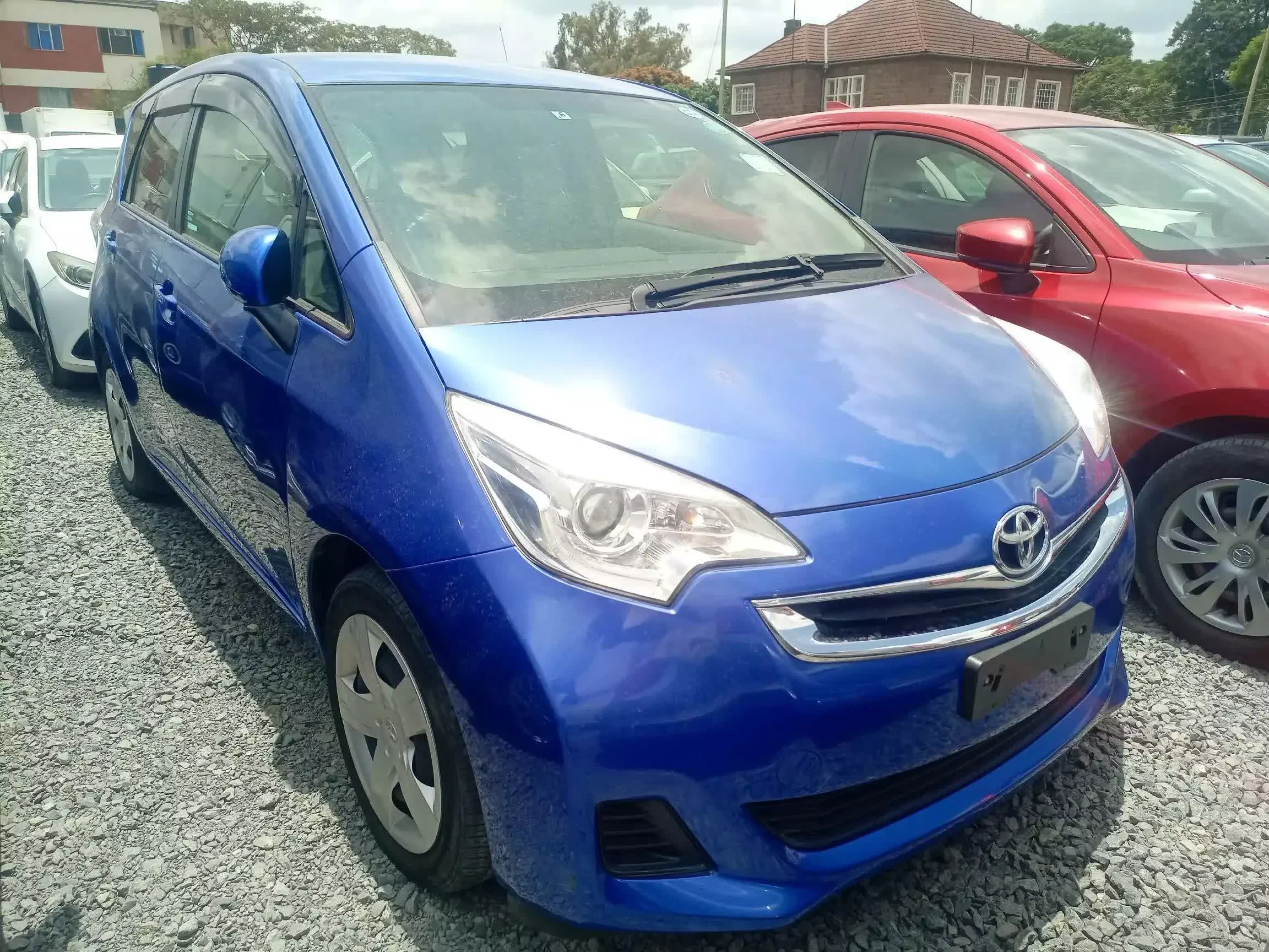 Toyota Ractis - 2015