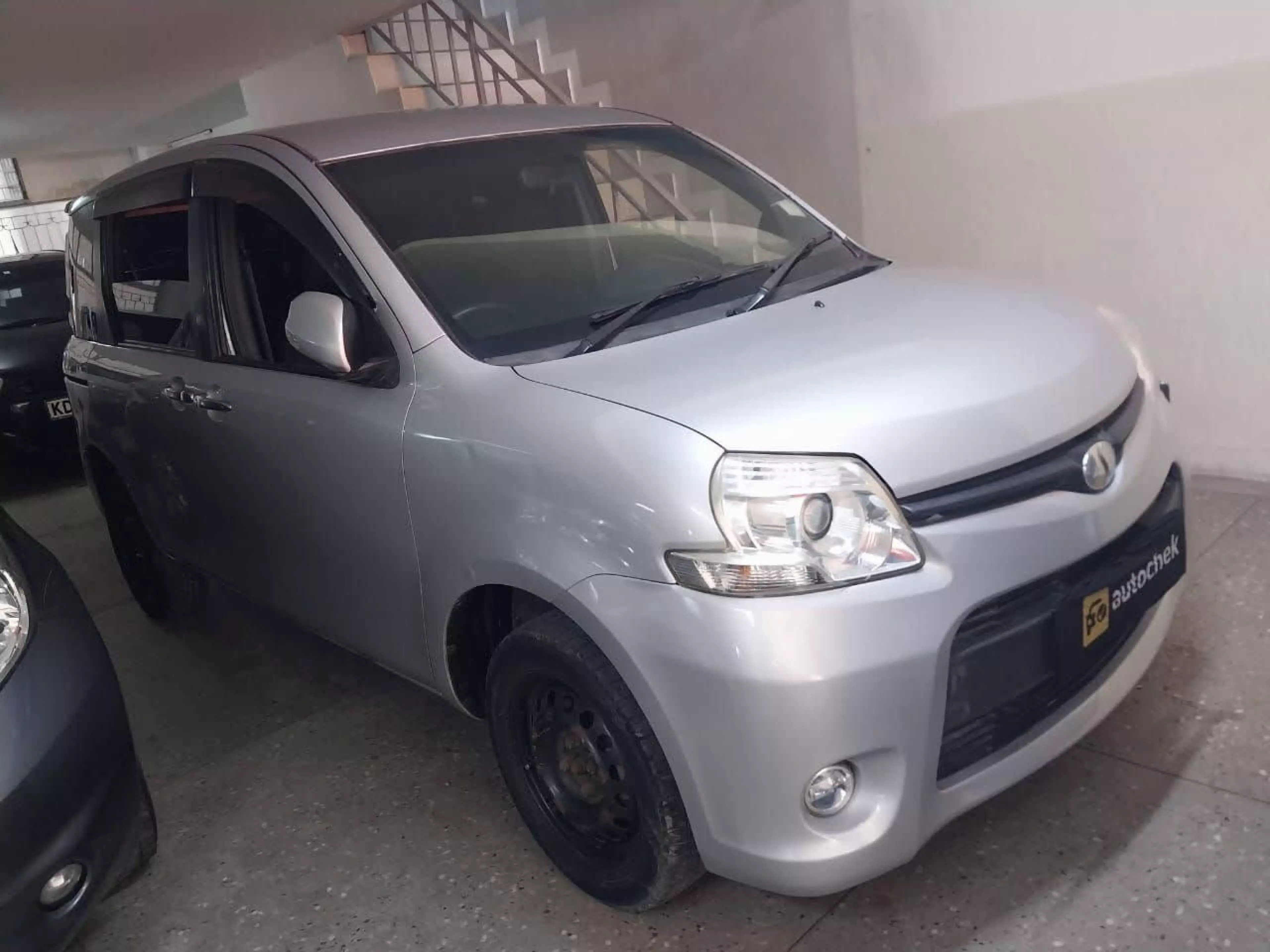 Toyota Sienta - 2015