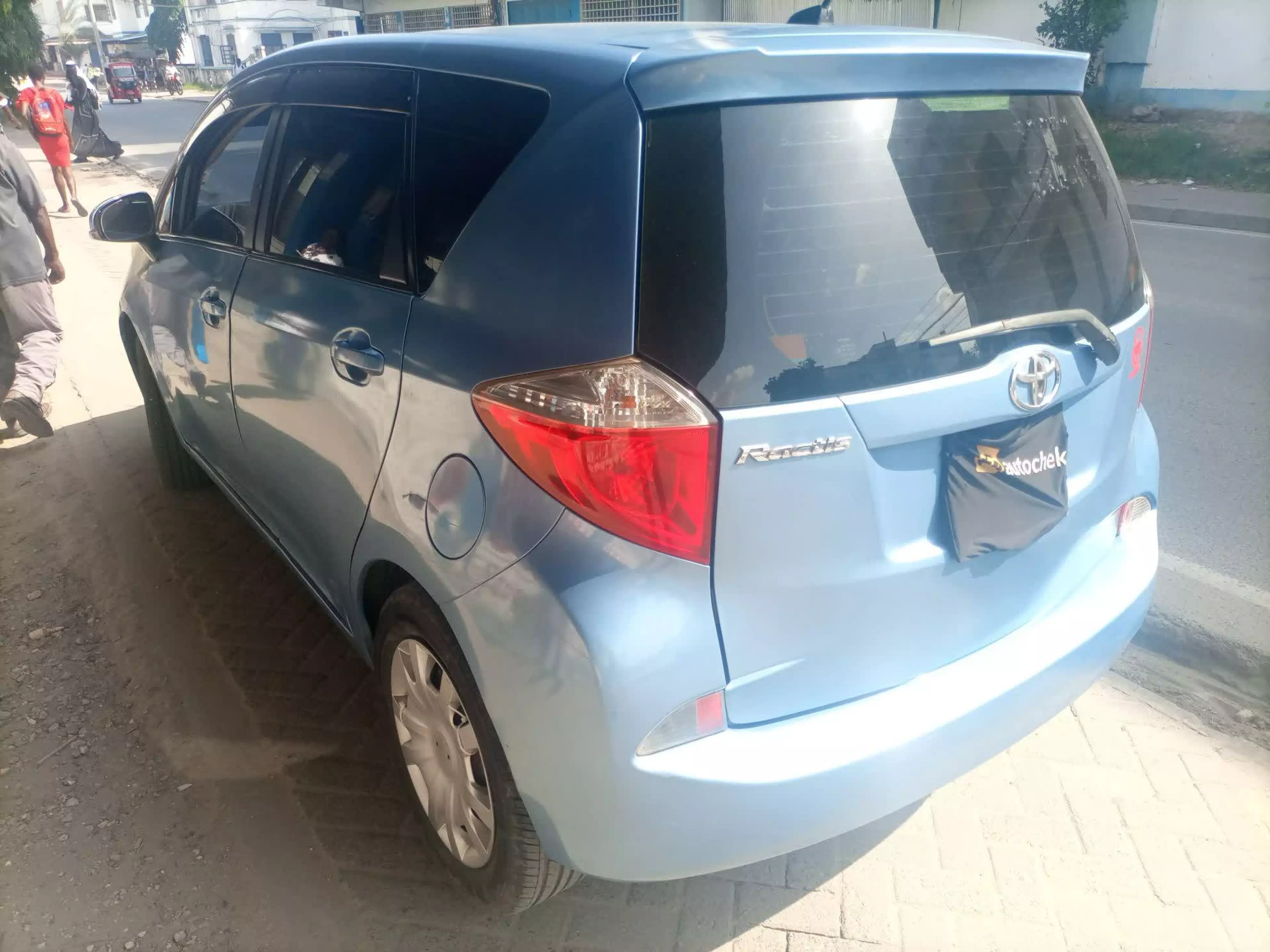 Toyota Ractis - 2011
