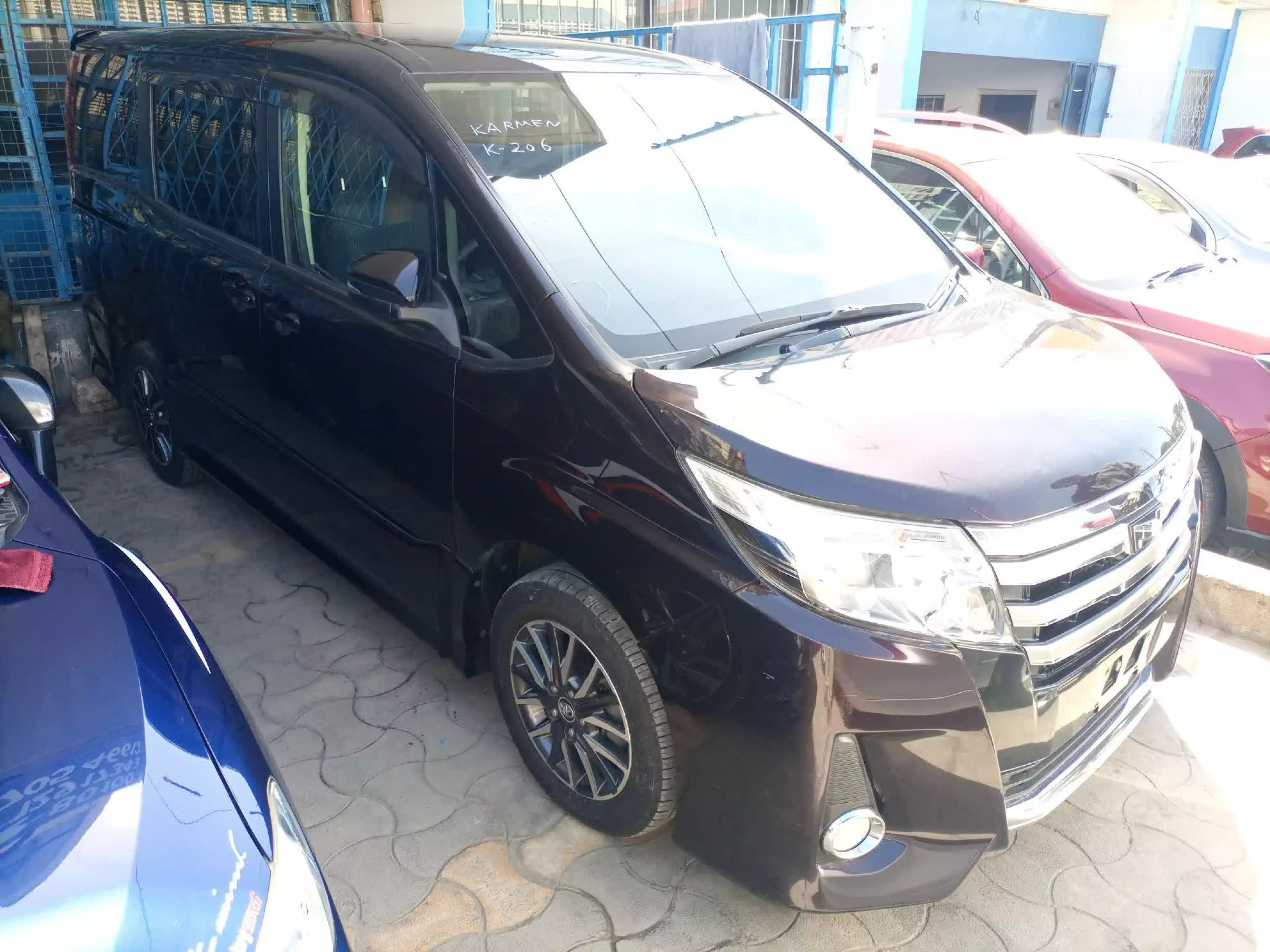 Toyota Noah - 2016