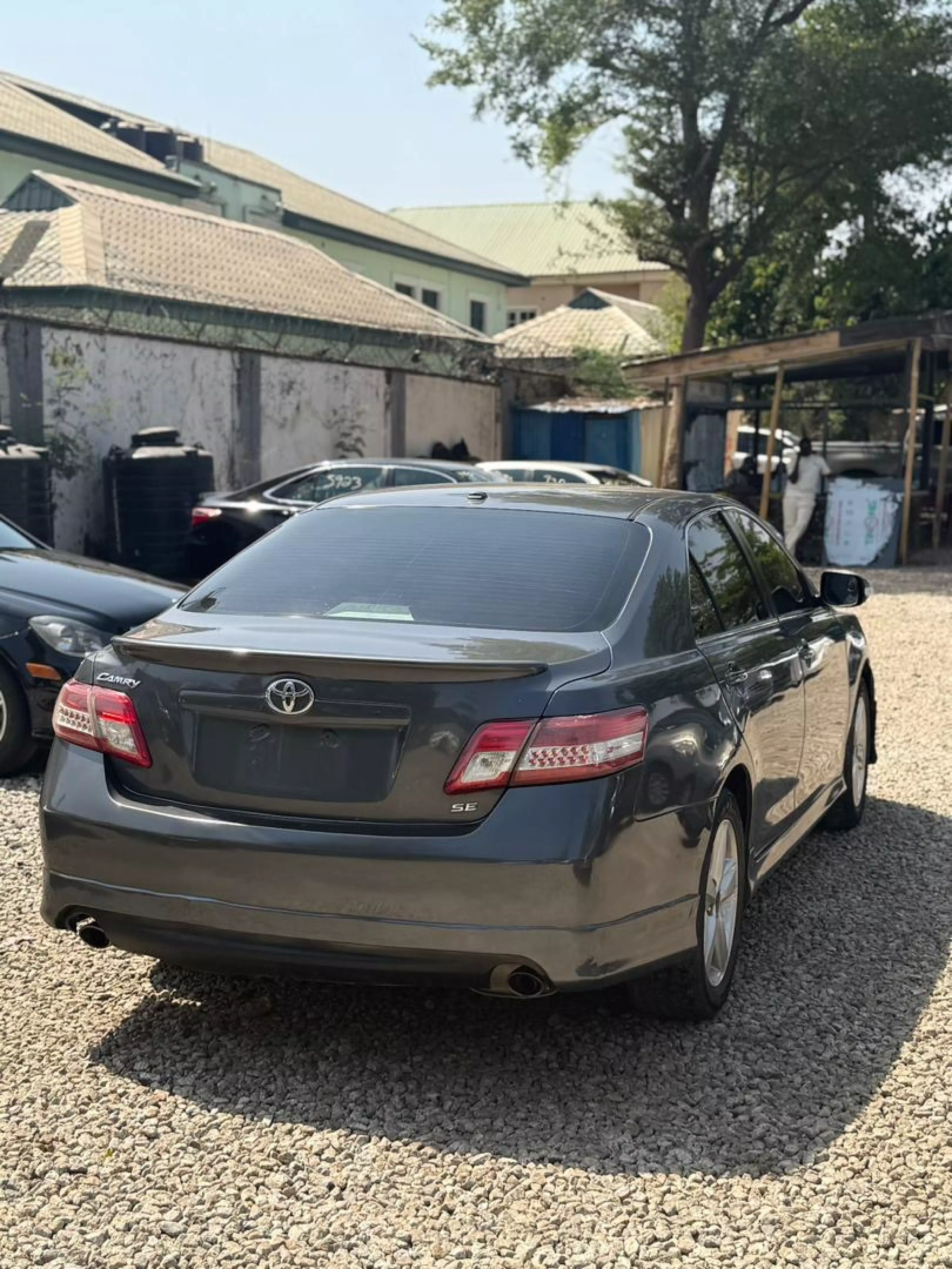 Toyota Camry   - 2010