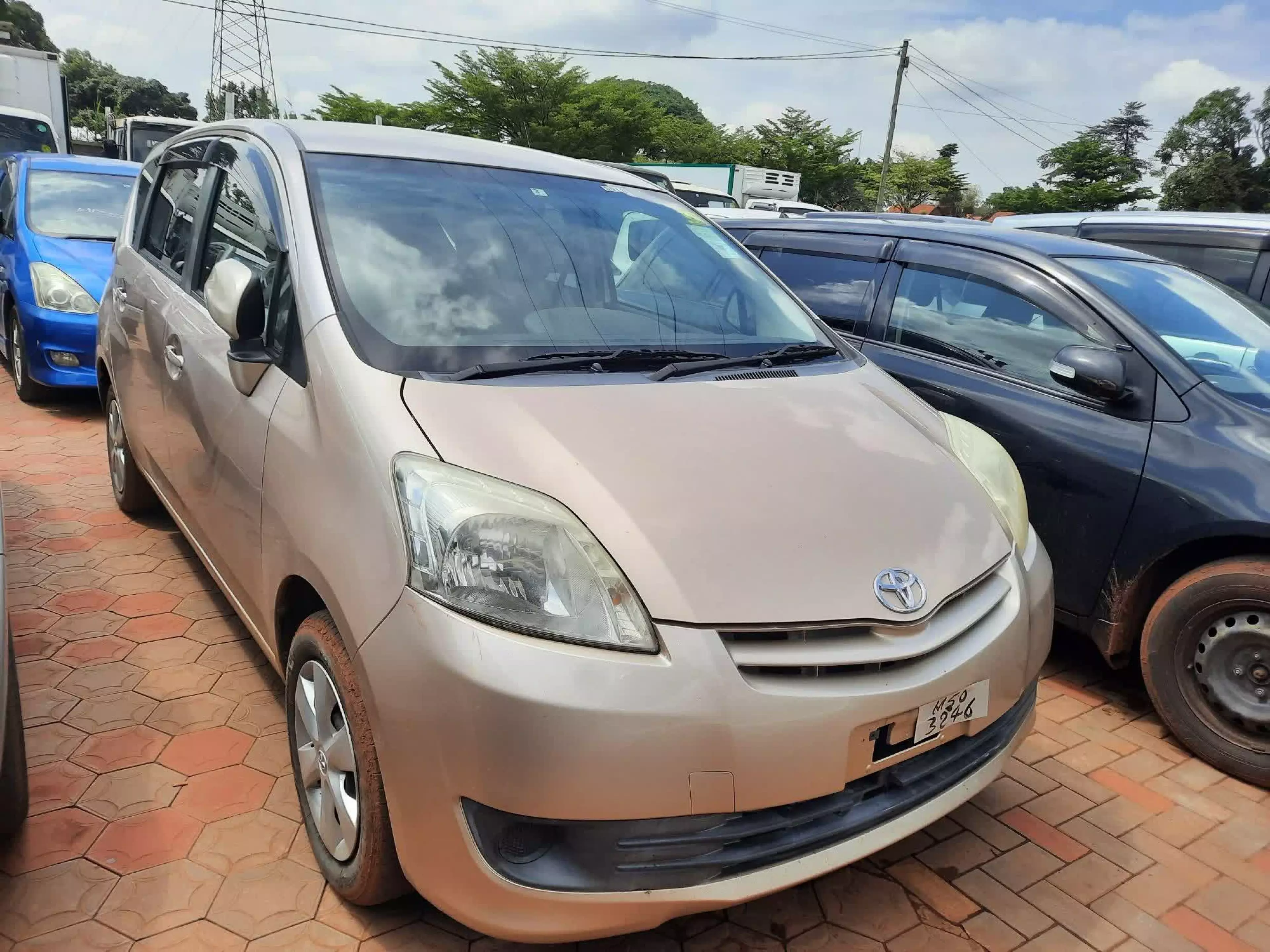 Toyota Passo Sette - 2009