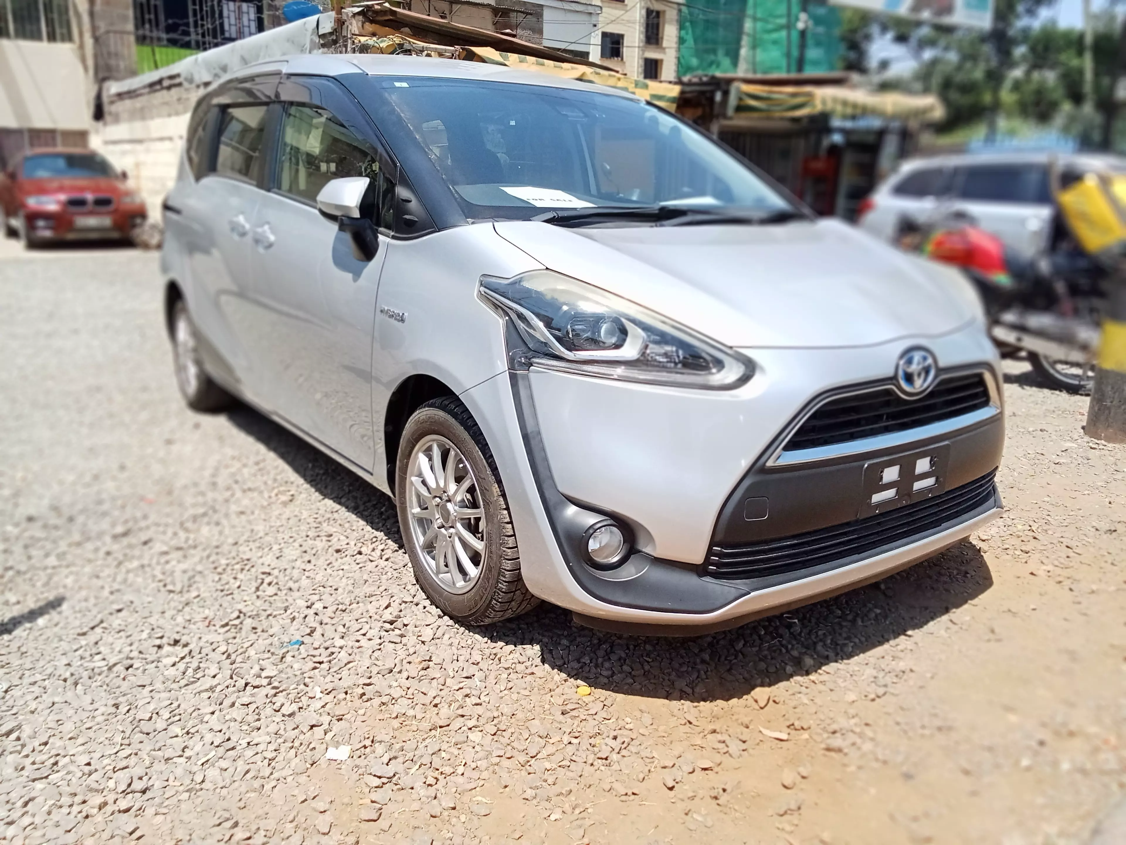 Toyota Sienta Hybrid    - 2016
