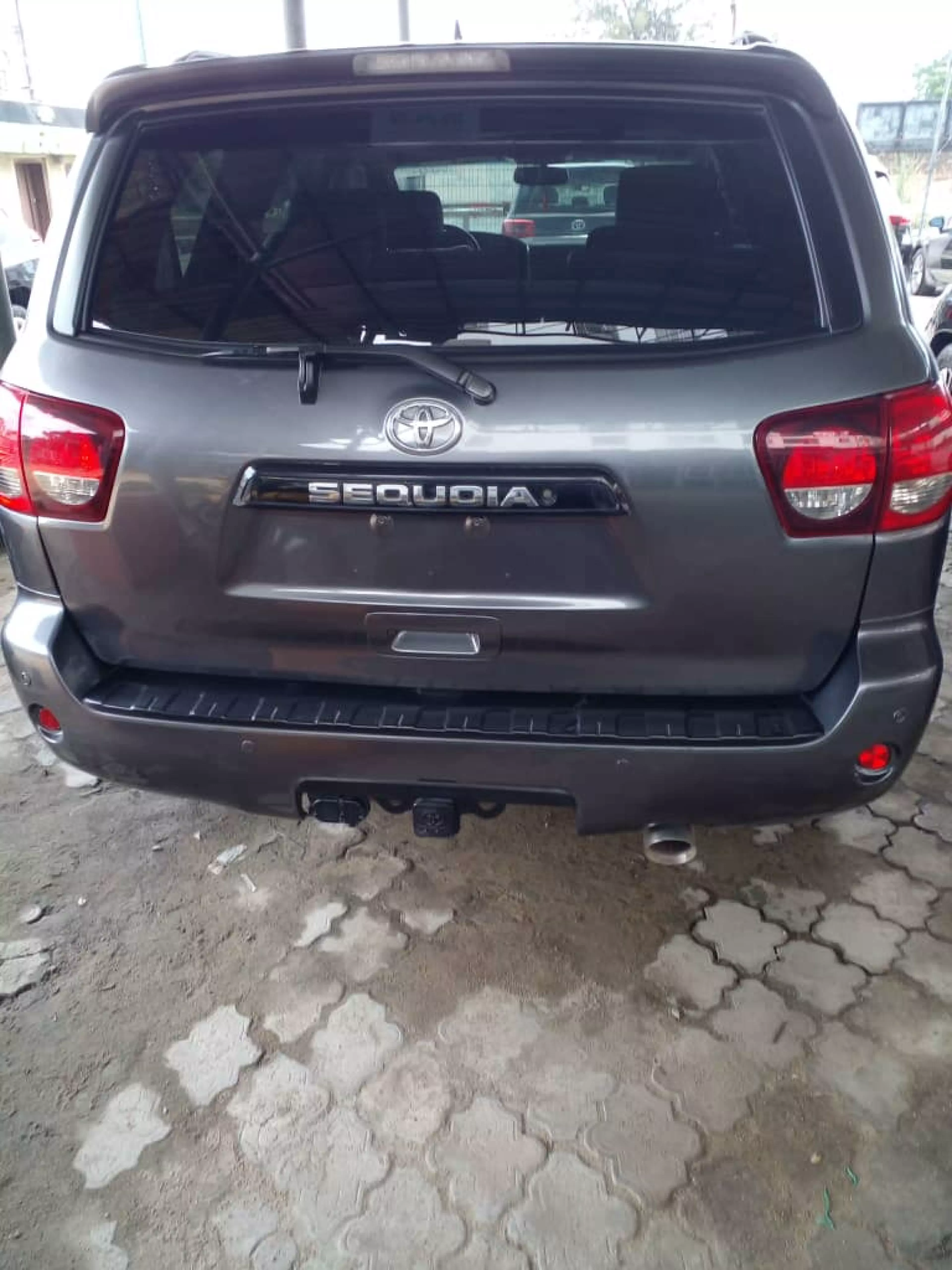 Toyota Sequoia - 2019