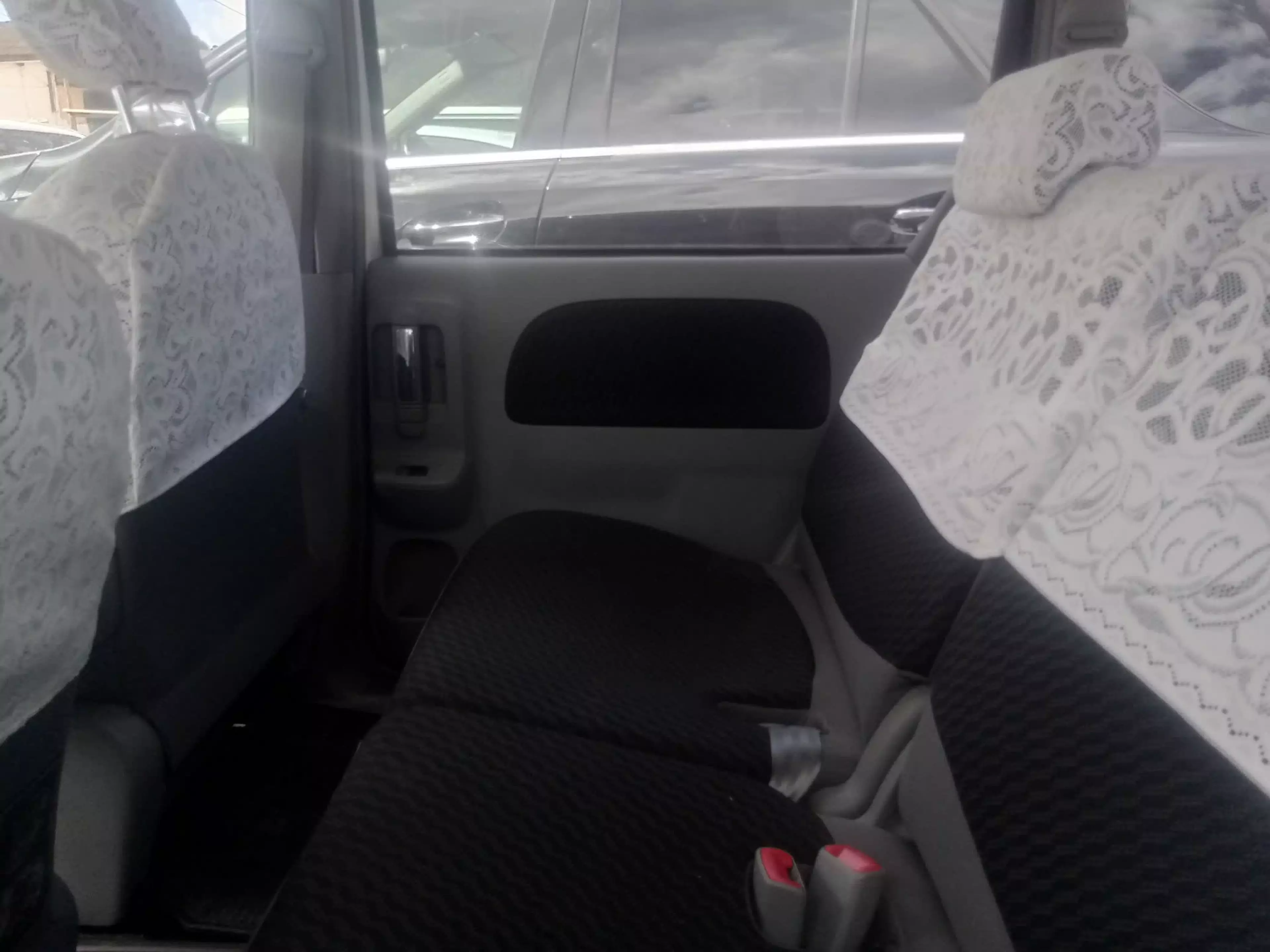 Toyota Sienta   - 2010