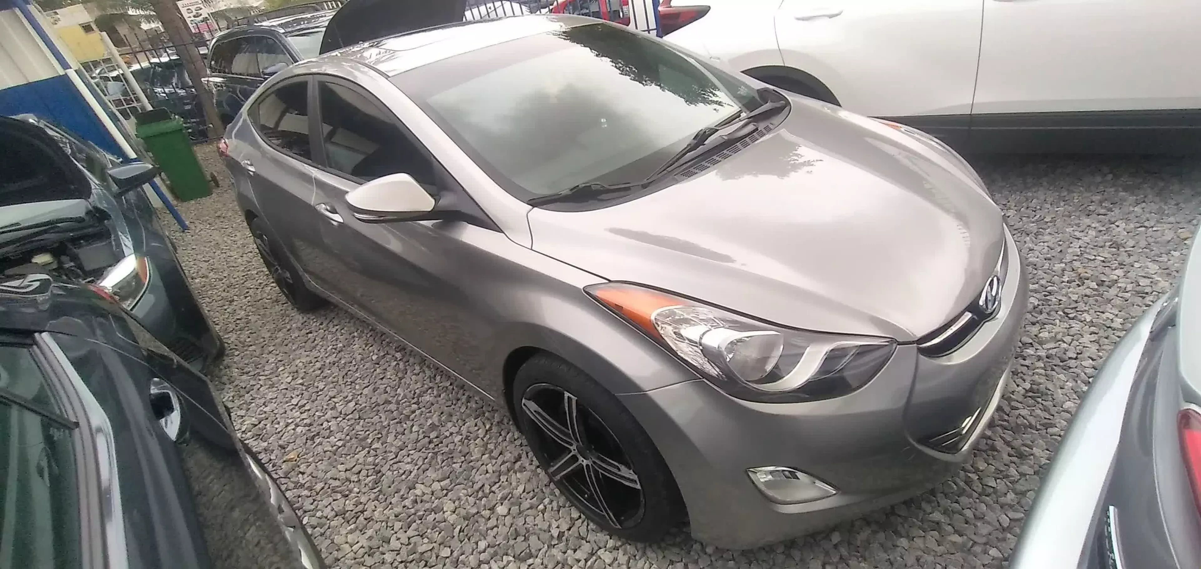 Hyundai Elantra - 2012