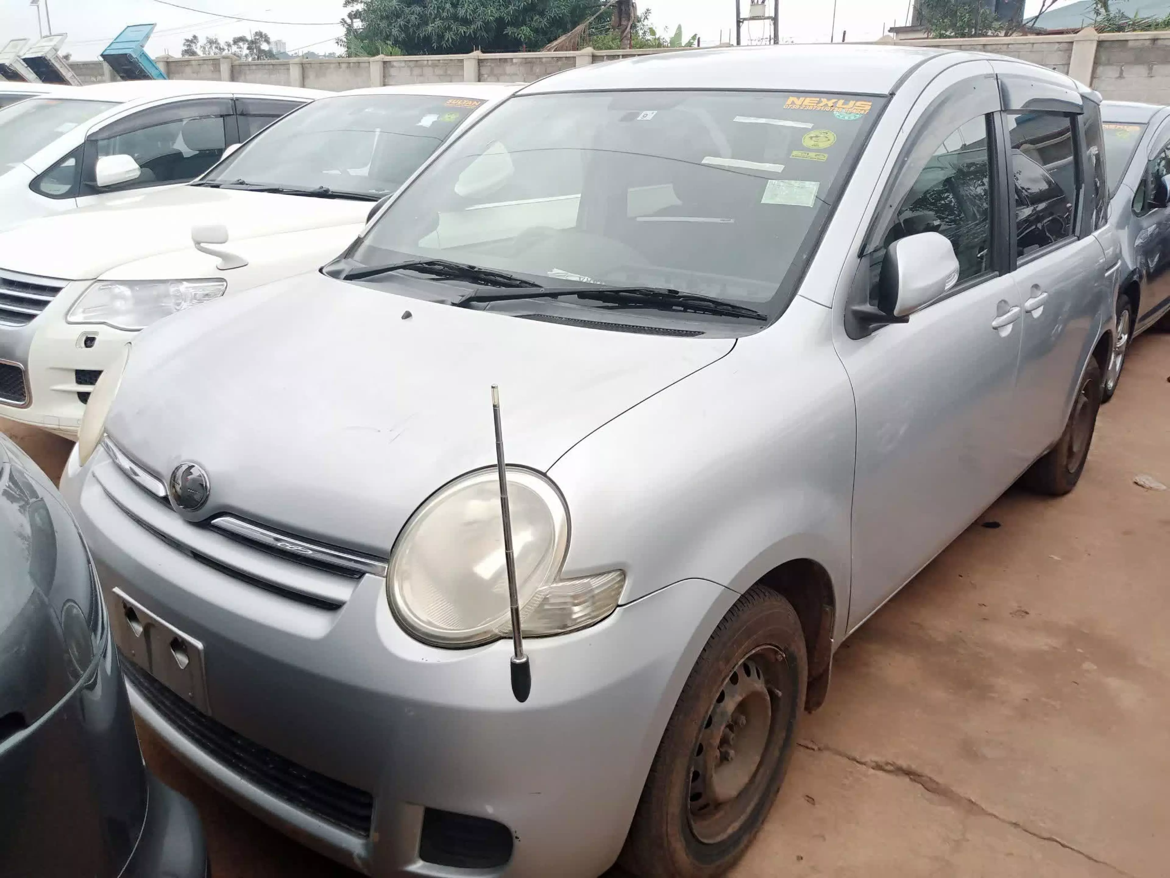 Toyota Sienta - 2009