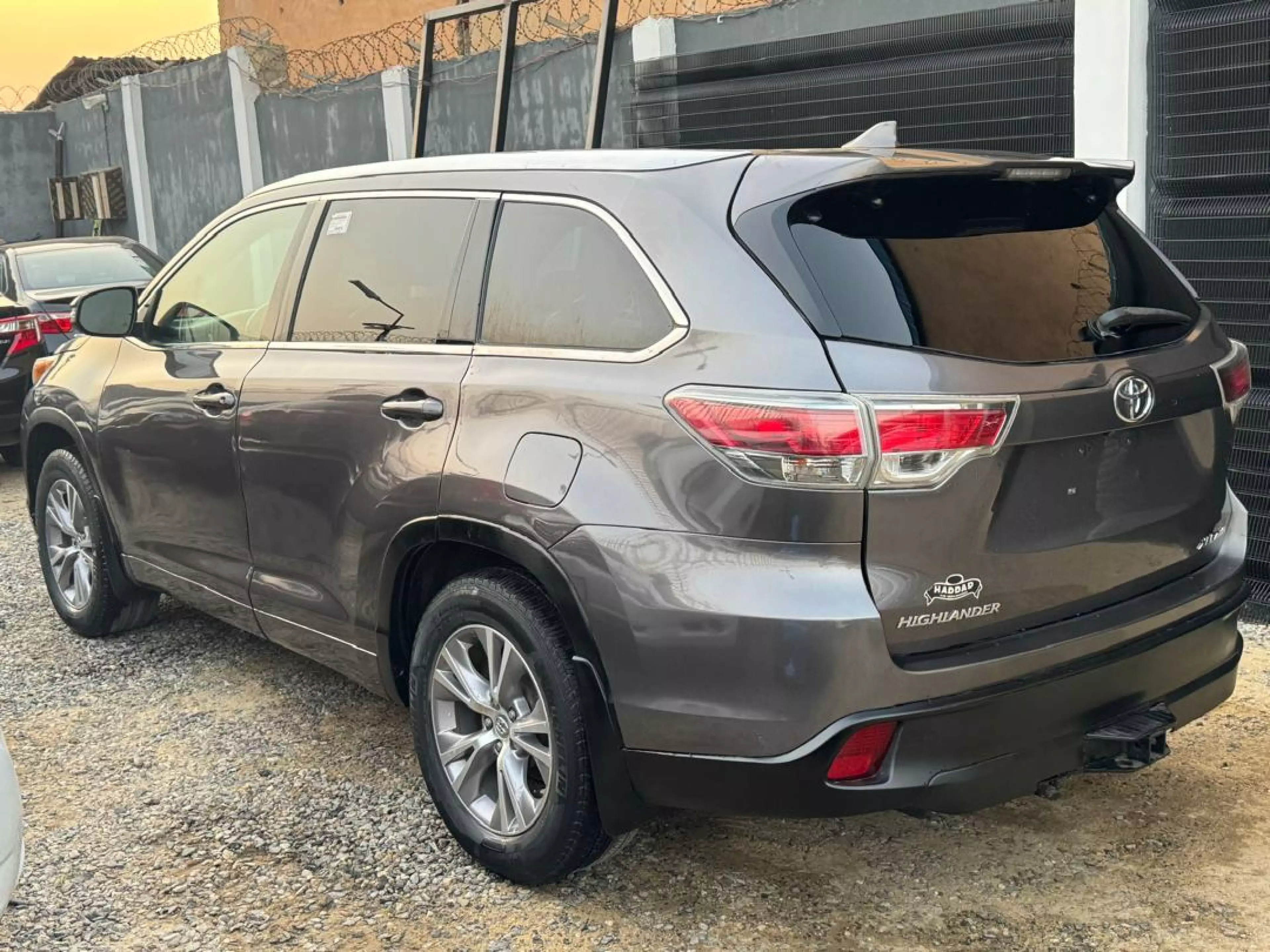 Toyota Highlander   - 2016